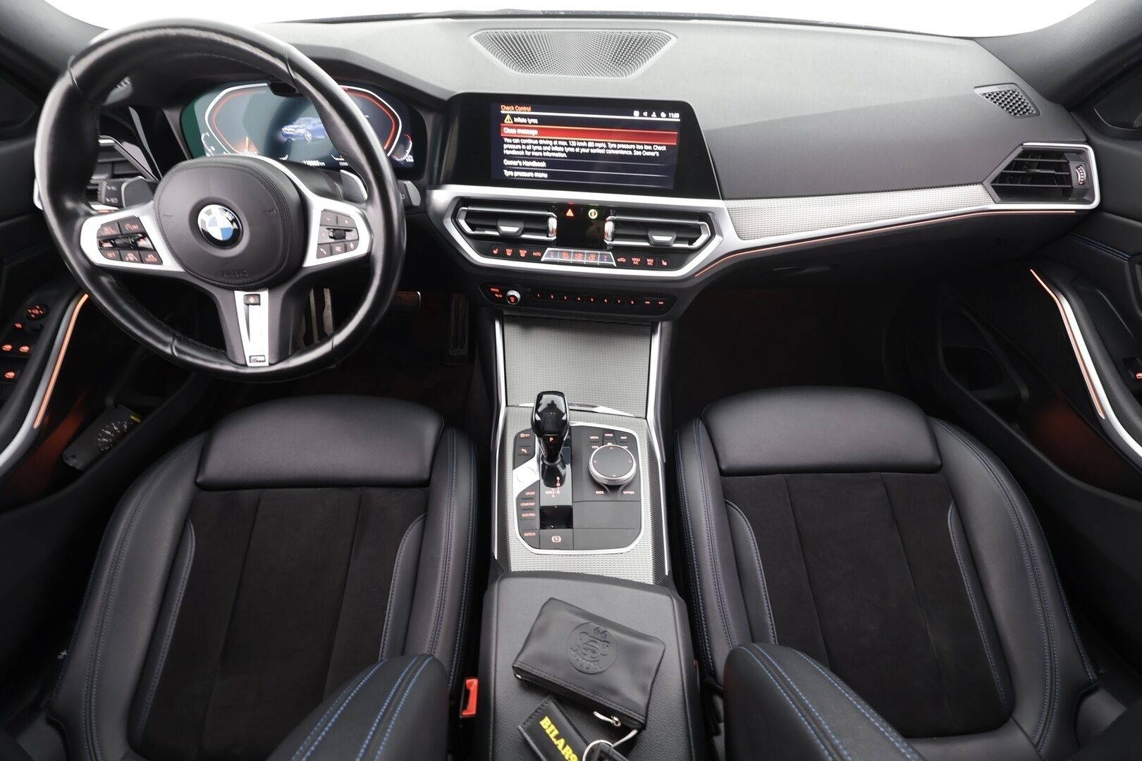 BMW 320 2021 G21 Touring 320d A xDrive Business M Sport MHEV * HiFi / Webasto / Koukku / ACC / LED / P.kamera / Sportpenkit / Navi *