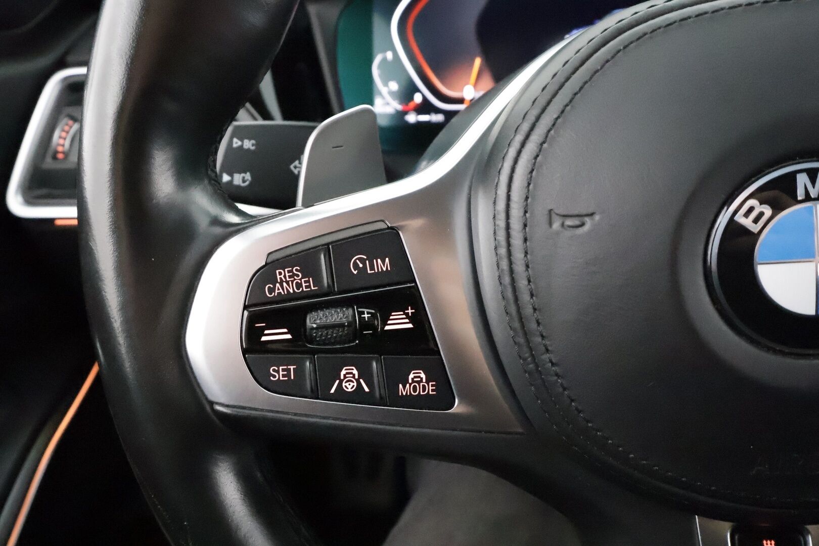 BMW 320 2021 G21 Touring 320d A xDrive Business M Sport MHEV * HiFi / Webasto / Koukku / ACC / LED / P.kamera / Sportpenkit / Navi *