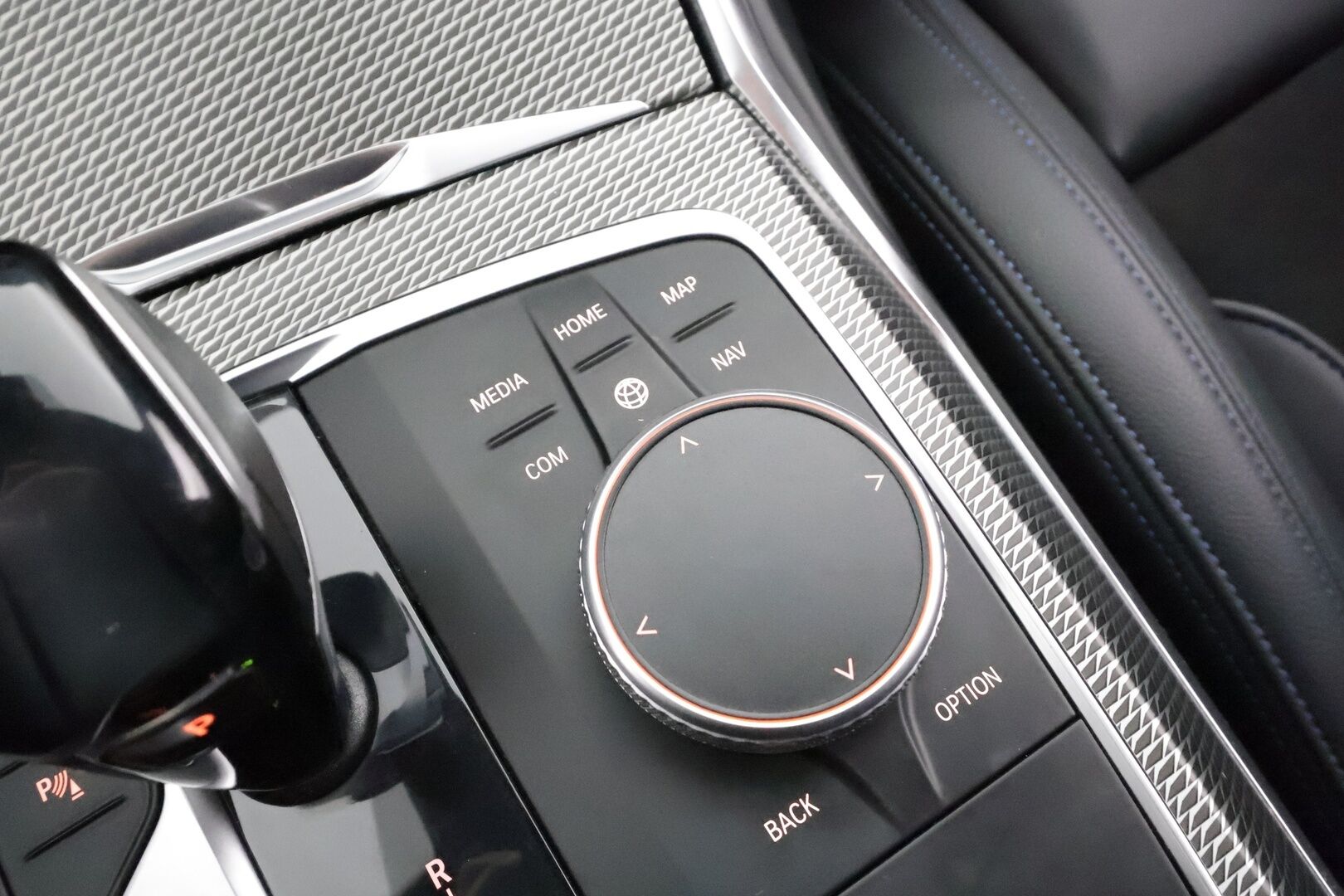 BMW 320 2021 G21 Touring 320d A xDrive Business M Sport MHEV * HiFi / Webasto / Koukku / ACC / LED / P.kamera / Sportpenkit / Navi *