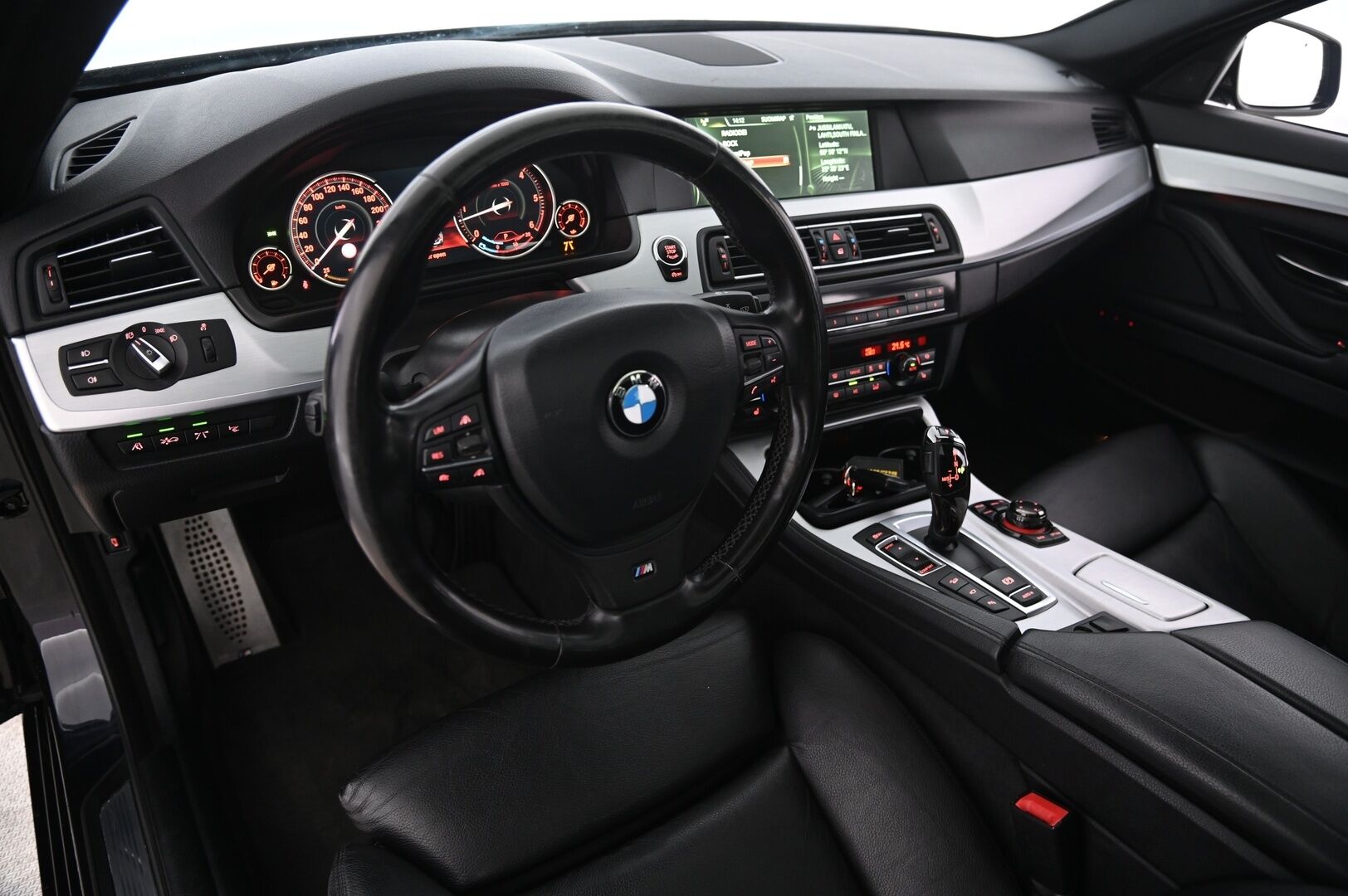 BMW 535 2013 535d xDrive Farmari M-Sport * DSP Hifi / Digimittaristo / ACC / P-Kamera / HUD / Soft-Clouse / Panorama * - Täyssähkö Comfort Muistella / Turbosystems / Hyvin Huollettu 