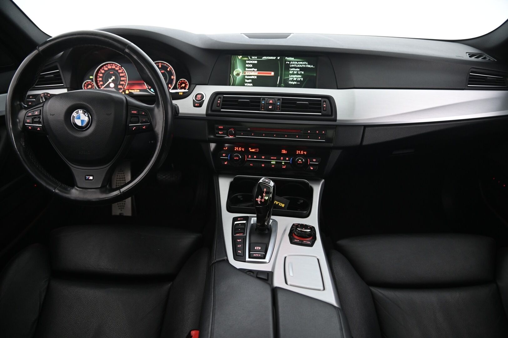 BMW 535 2013 535d xDrive Farmari M-Sport * DSP Hifi / Digimittaristo / ACC / P-Kamera / HUD / Soft-Clouse / Panorama * - Täyssähkö Comfort Muistella / Turbosystems / Hyvin Huollettu 