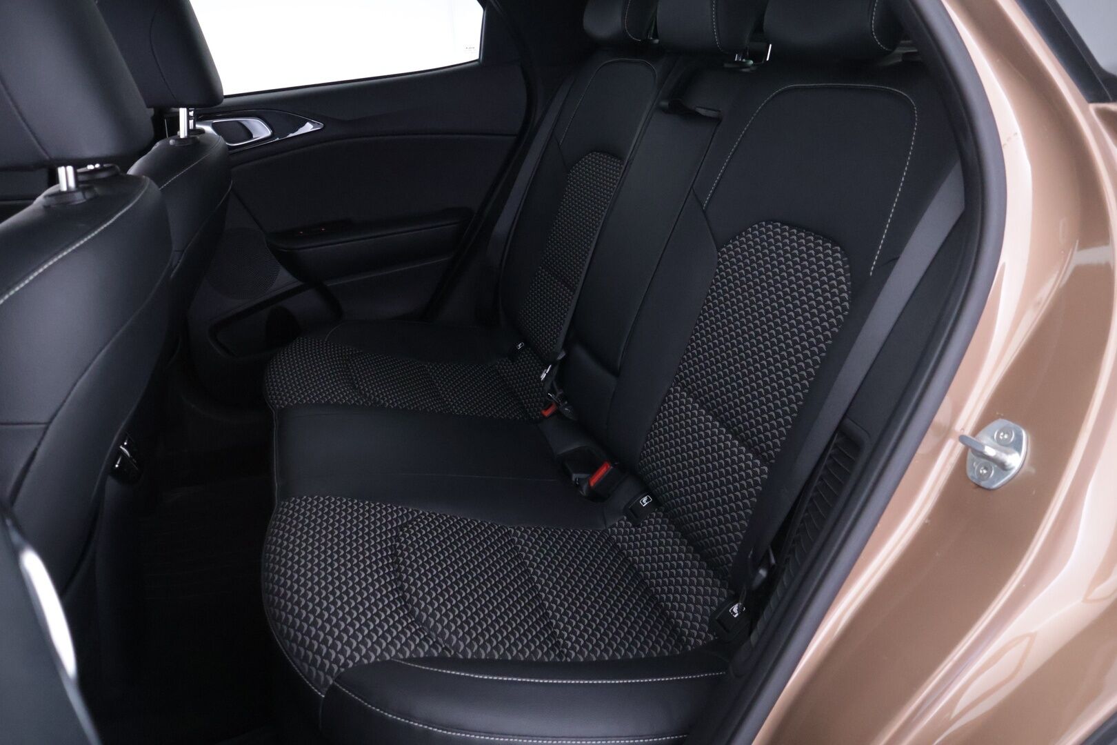 Kia XCeed 2022 1.6 GDI Plug-In Hybdrid Business Premium DCT *Adapt. Vakkari / Digimittaristo / LFA / Navi / Keyless / Lohko / P. kamera / S. kontti!