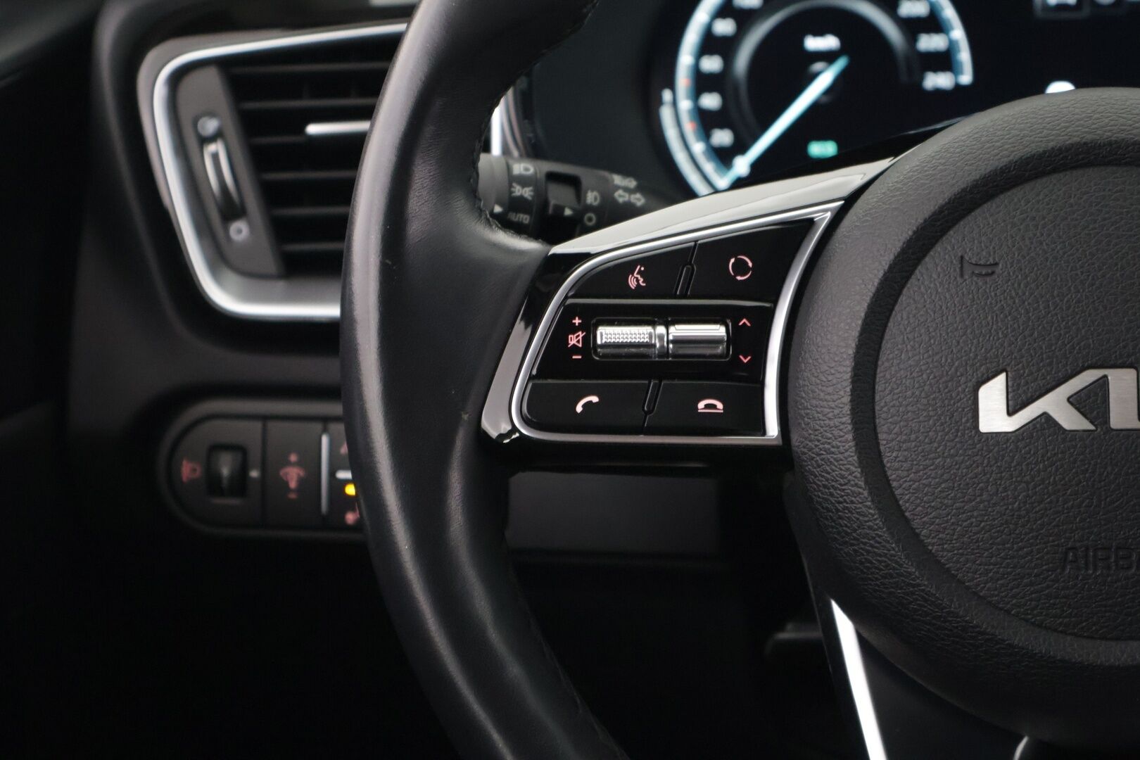 Kia XCeed 2022 1.6 GDI Plug-In Hybdrid Business Premium DCT *Adapt. Vakkari / Digimittaristo / LFA / Navi / Keyless / Lohko / P. kamera / S. kontti!