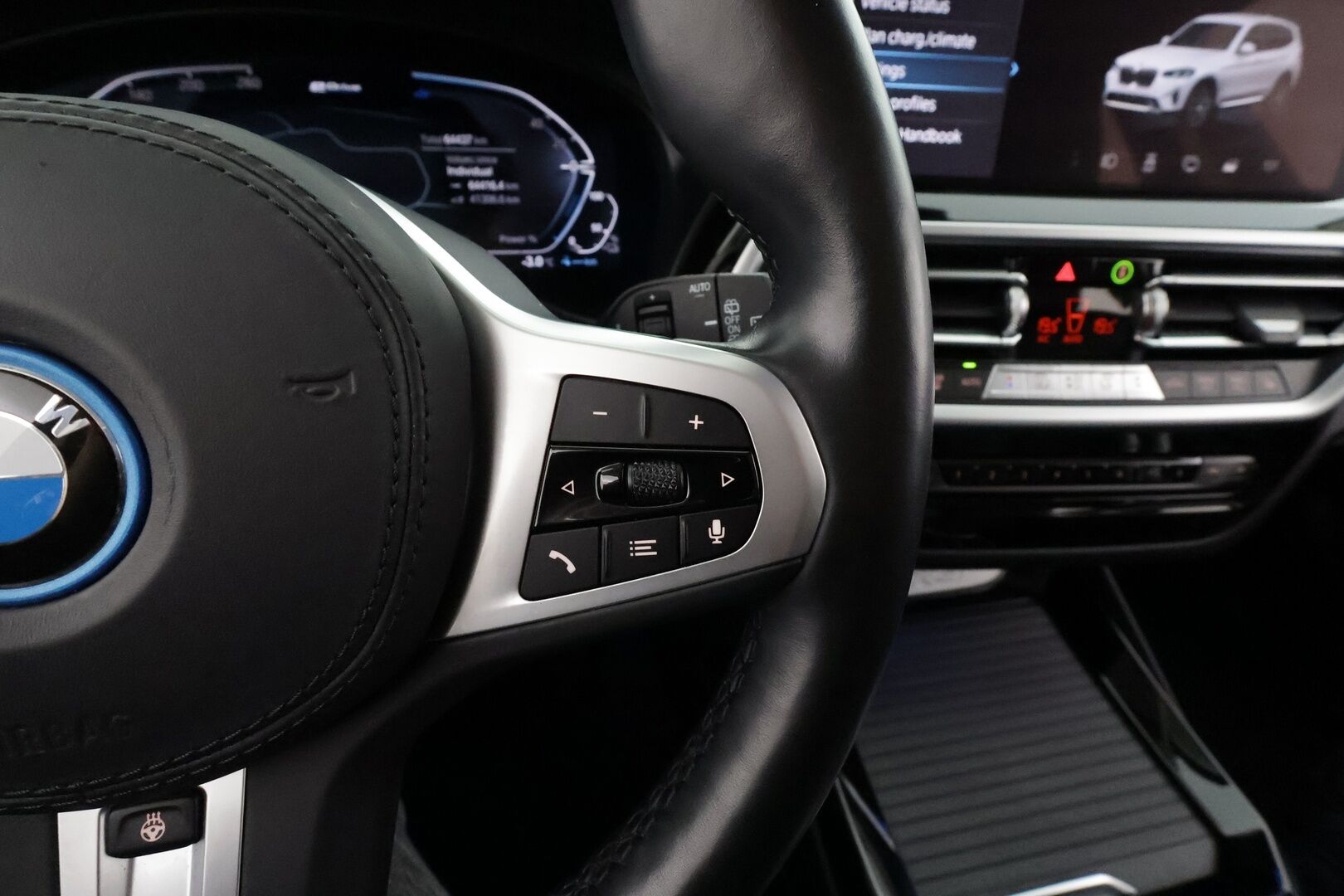 BMW X3 2022 G01 xDrive 30e A Charged Edition * Vakkari / P.kamera / Adap.LED / Koukku / Hifi / Sporttinahat / Sähköluukku * - 1.Om Suomi-auto / Kahdet renkaat aluvanteilla / Merkkihuollettu