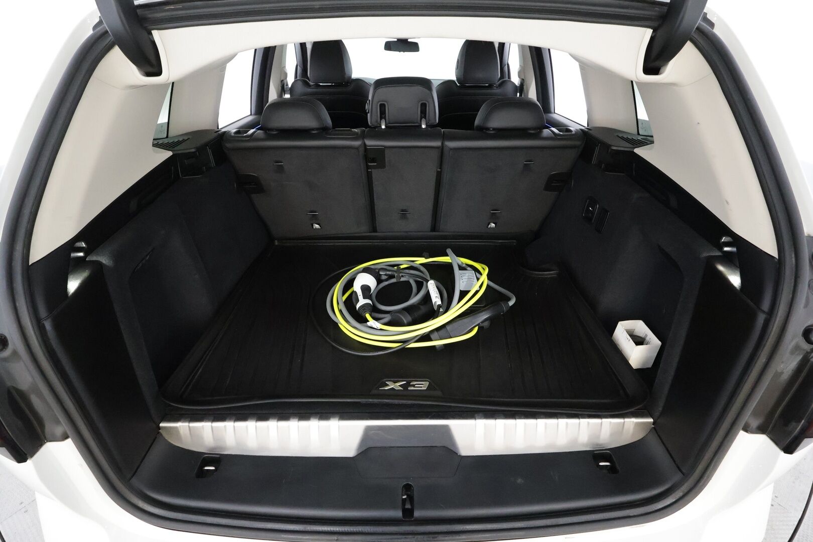 BMW X3 2022 G01 xDrive 30e A Charged Edition * Vakkari / P.kamera / Adap.LED / Koukku / Hifi / Sporttinahat / Sähköluukku * - 1.Om Suomi-auto / Kahdet renkaat aluvanteilla / Merkkihuollettu