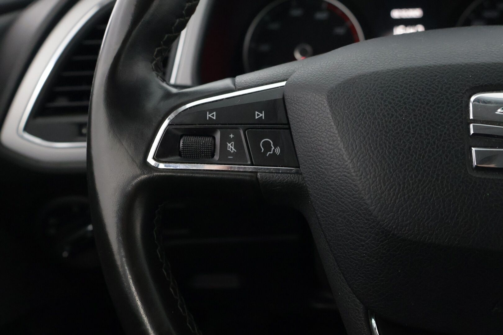 Seat LEON ST 2018 1,4 Business TGI ** Navi / Tutkat / Vakkari / Apple Carplay & Android Auto / Bluetooth** - 2x Renkaat Vanteineen / Juuri huollettu isosti! / Seuraava katsastus 9/2027!