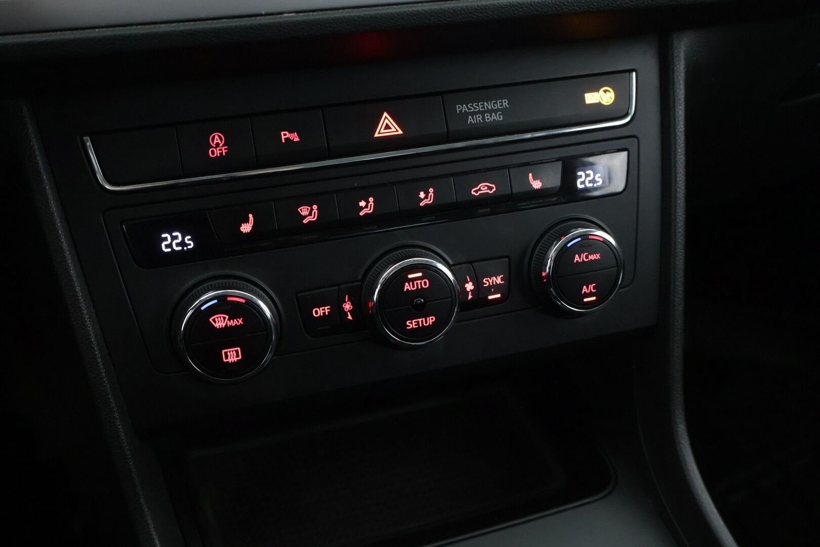 Seat LEON ST 2018 1,4 Business TGI ** Navi / Tutkat / Vakkari / Apple Carplay & Android Auto / Bluetooth** - 2x Renkaat Vanteineen / Juuri huollettu isosti! / Seuraava katsastus 9/2027!