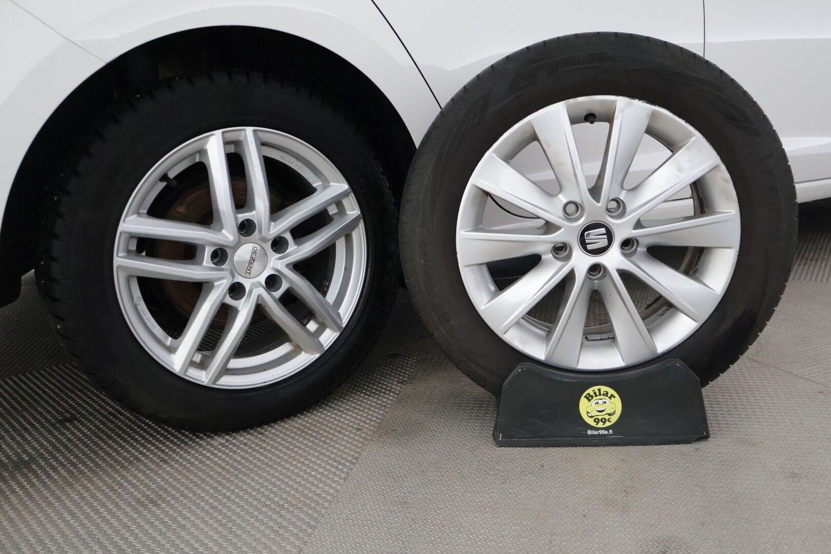 Seat LEON ST 2018 1,4 Business TGI ** Navi / Tutkat / Vakkari / Apple Carplay & Android Auto / Bluetooth** - 2x Renkaat Vanteineen / Juuri huollettu isosti! / Seuraava katsastus 9/2027!