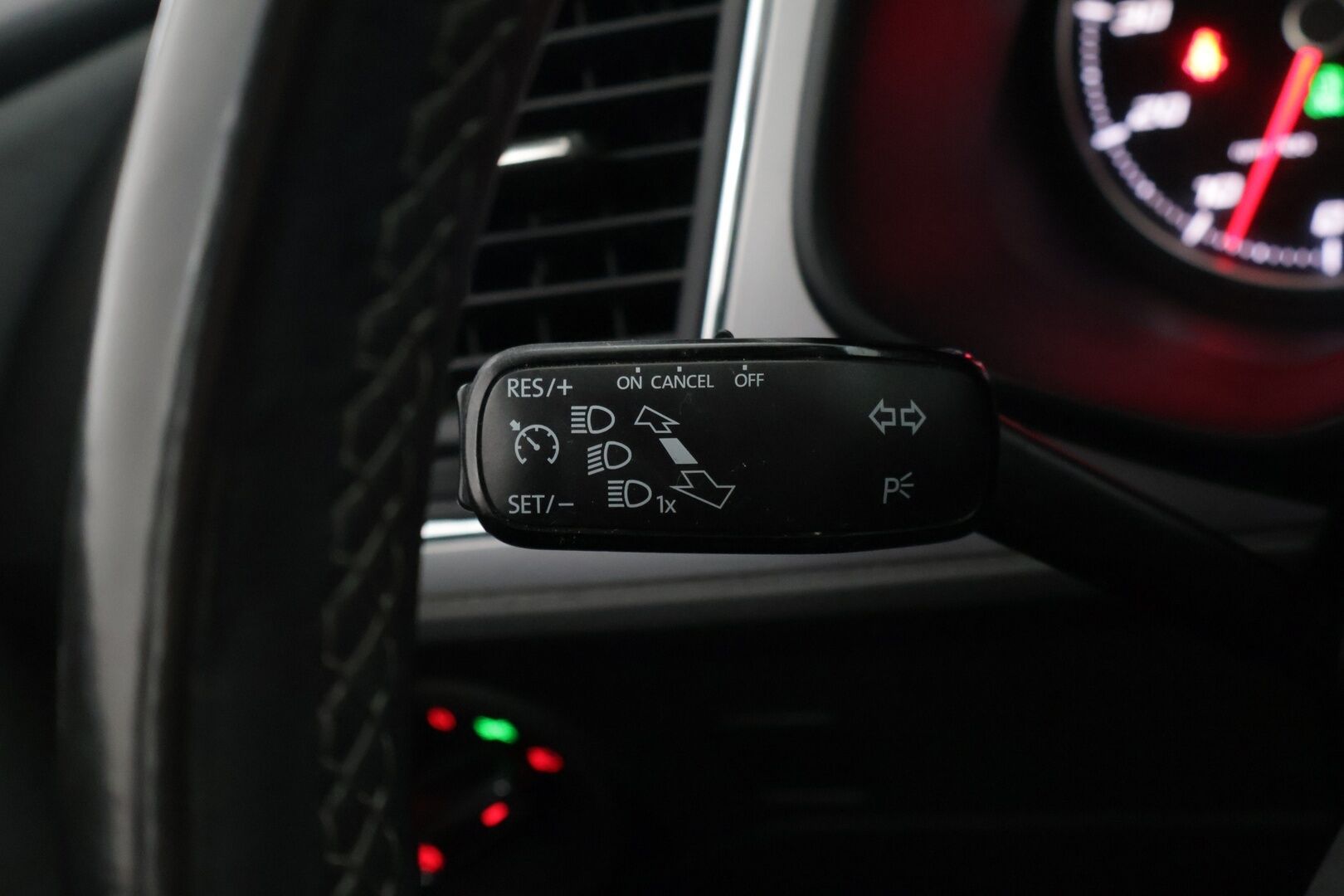 Seat LEON ST 2018 1,4 Business TGI ** Navi / Tutkat / Vakkari / Apple Carplay & Android Auto / Bluetooth** - 2x Renkaat Vanteineen / Juuri huollettu isosti! / Seuraava katsastus 9/2027!