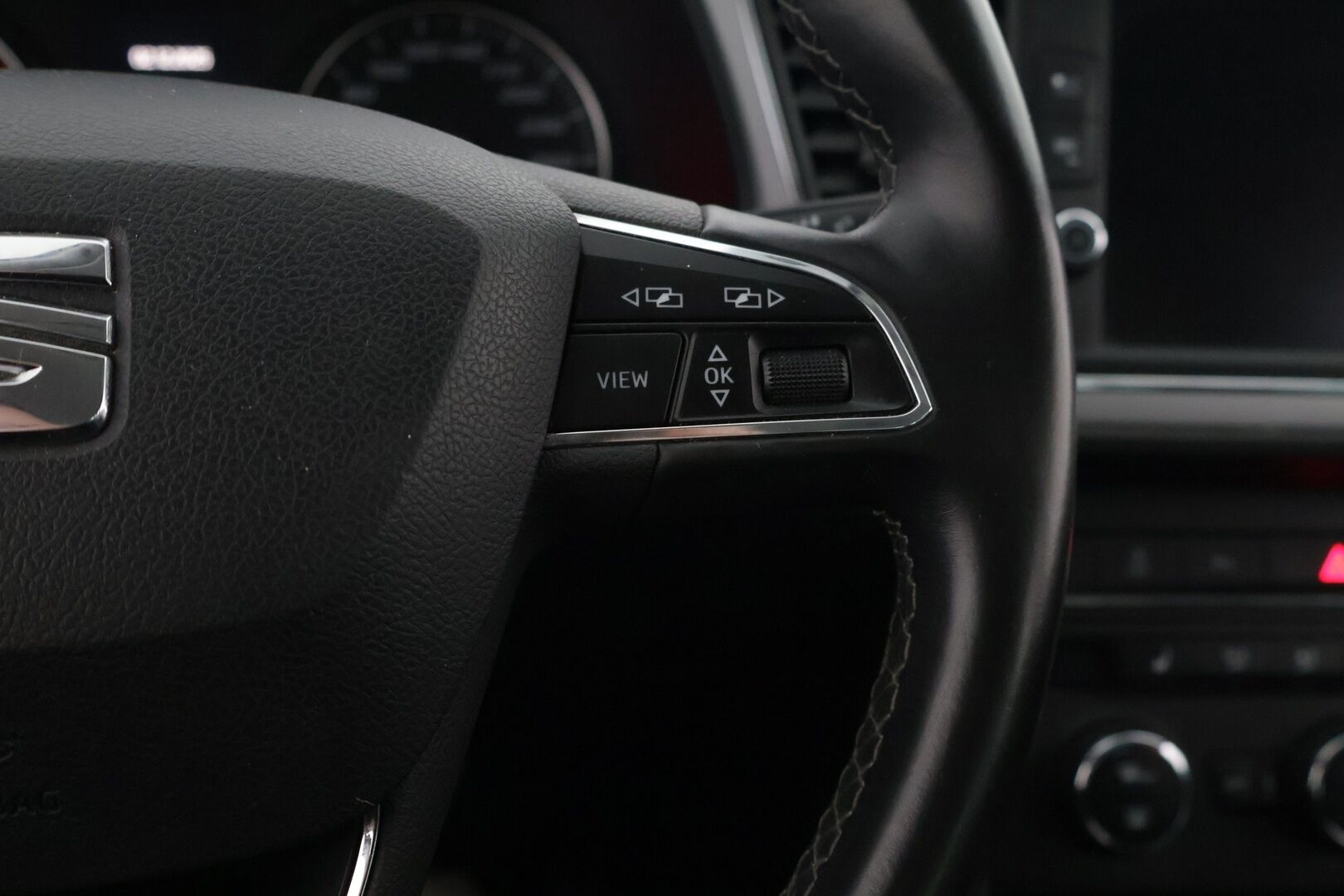 Seat LEON ST 2018 1,4 Business TGI ** Navi / Tutkat / Vakkari / Apple Carplay & Android Auto / Bluetooth** - 2x Renkaat Vanteineen / Juuri huollettu isosti! / Seuraava katsastus 9/2027!