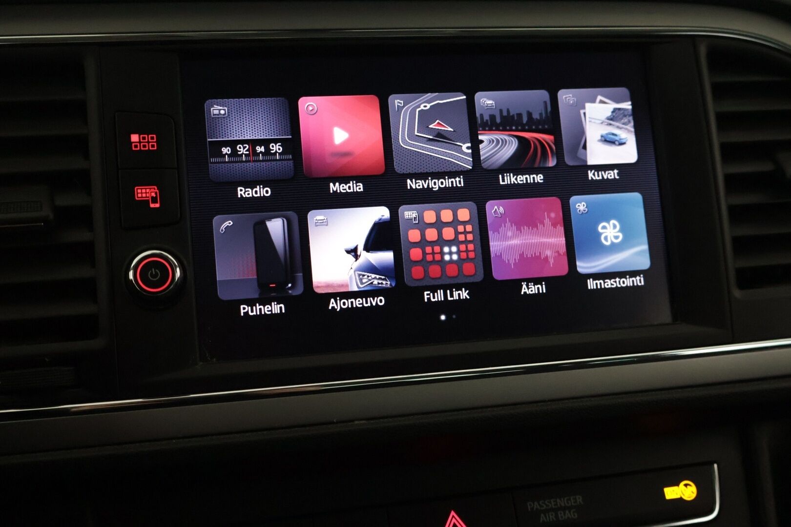 Seat LEON ST 2018 1,4 Business TGI ** Navi / Tutkat / Vakkari / Apple Carplay & Android Auto / Bluetooth** - 2x Renkaat Vanteineen / Juuri huollettu isosti! / Seuraava katsastus 9/2027!