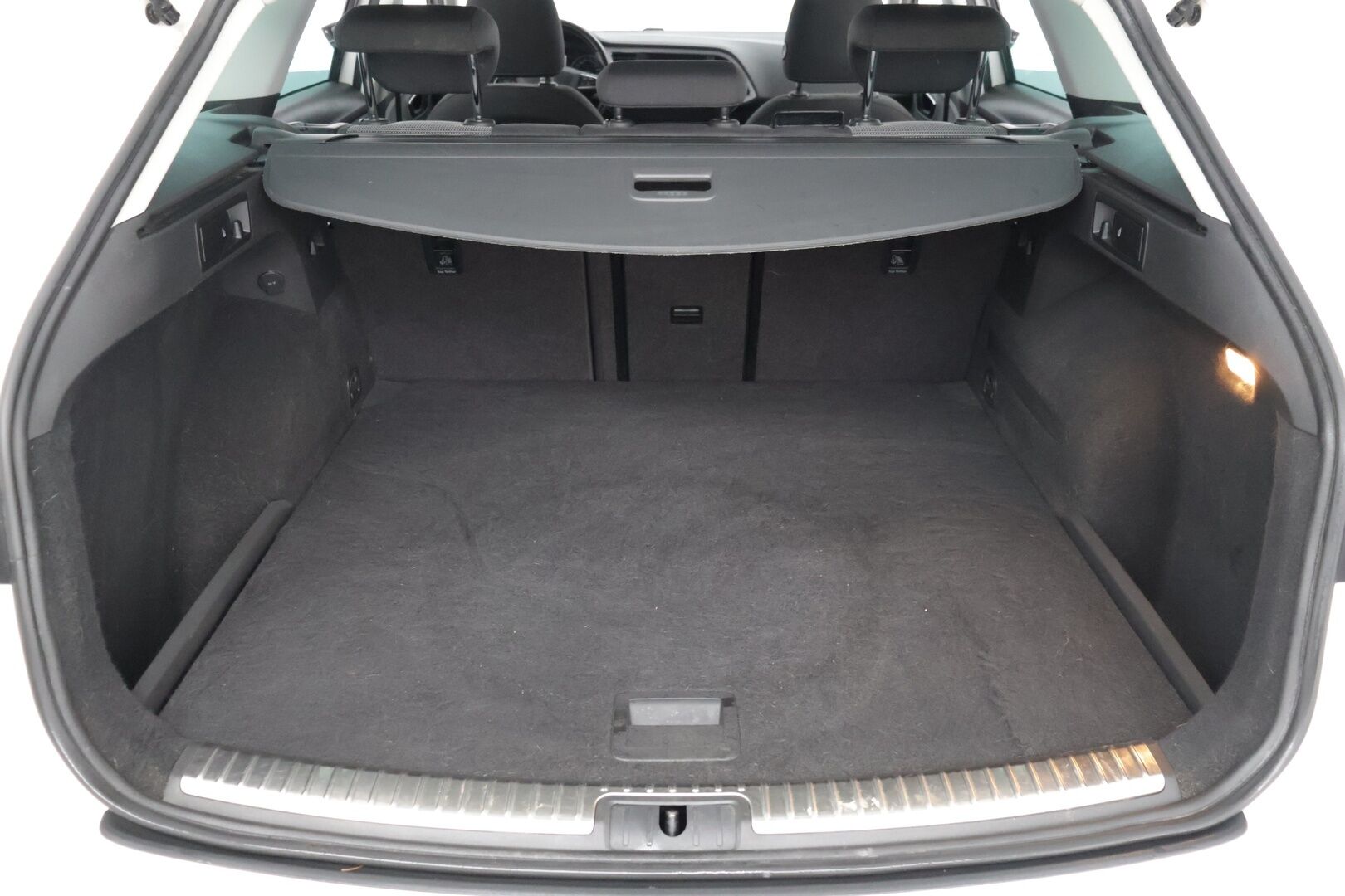 Seat LEON ST 2018 1,4 Business TGI ** Navi / Tutkat / Vakkari / Apple Carplay & Android Auto / Bluetooth** - 2x Renkaat Vanteineen / Juuri huollettu isosti! / Seuraava katsastus 9/2027!