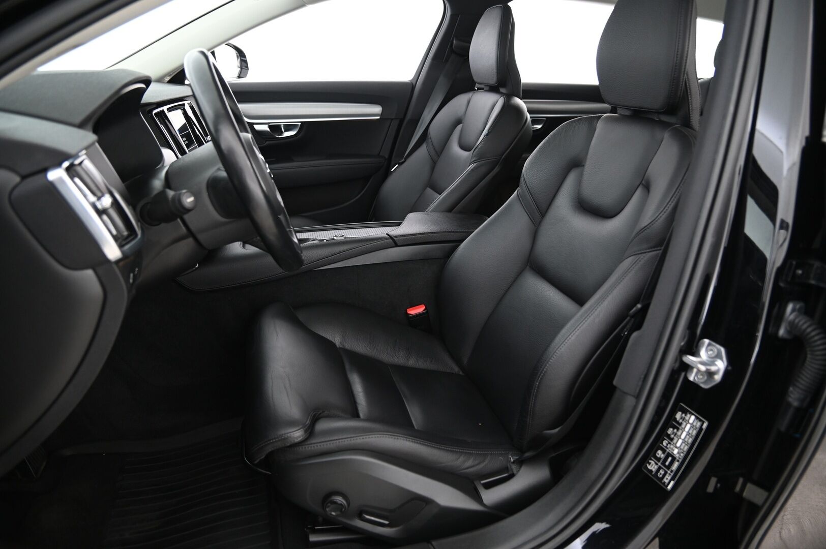 Volvo V90 2020 D4 Momentum aut *Webasto / Adapt.vakkari&PilotAssist / Sähkökontti / P.tutkat* - Juuri huollettu & Merkkihuoltohistoria! / 2xrenkaat aluvanteilla*