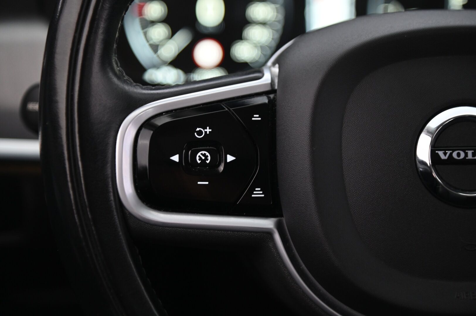 Volvo V90 2020 D4 Momentum aut *Webasto / Adapt.vakkari&PilotAssist / Sähkökontti / P.tutkat* - Juuri huollettu & Merkkihuoltohistoria! / 2xrenkaat aluvanteilla*
