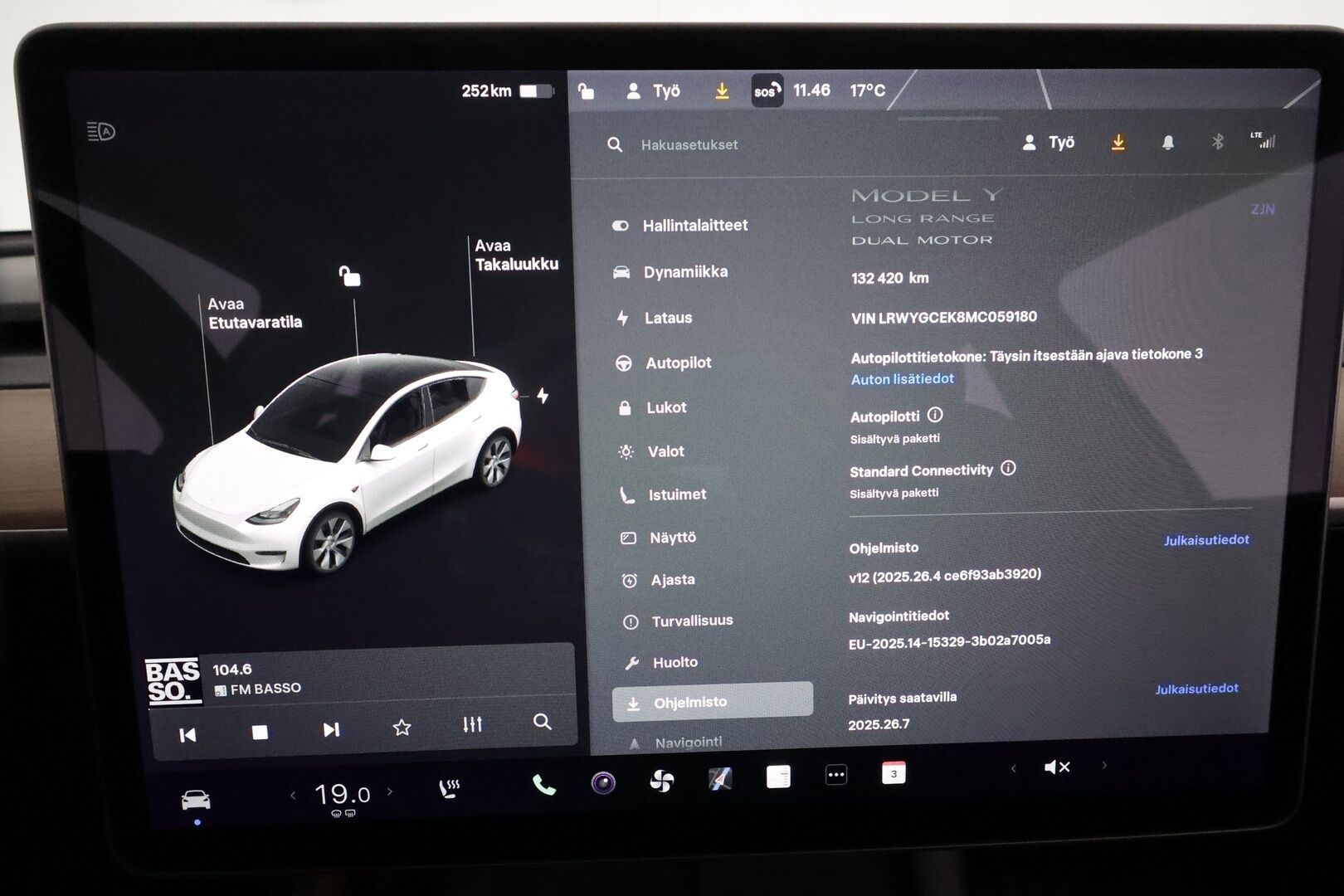 Tesla Model Y 2021 Long Range **Lämpöpumppu / Lasikatto / Matrix-LED / Adapt.Vakkari / P.Kamera / Muistipenkki / Koukku / Navi / Keyless** - 3,99 % KORKOTARJOUS TÄHÄN AUTOON 7.9. ASTI! - 1-om Suomi-auto / 2x Latauskaapelit / Kahdet Renkaat