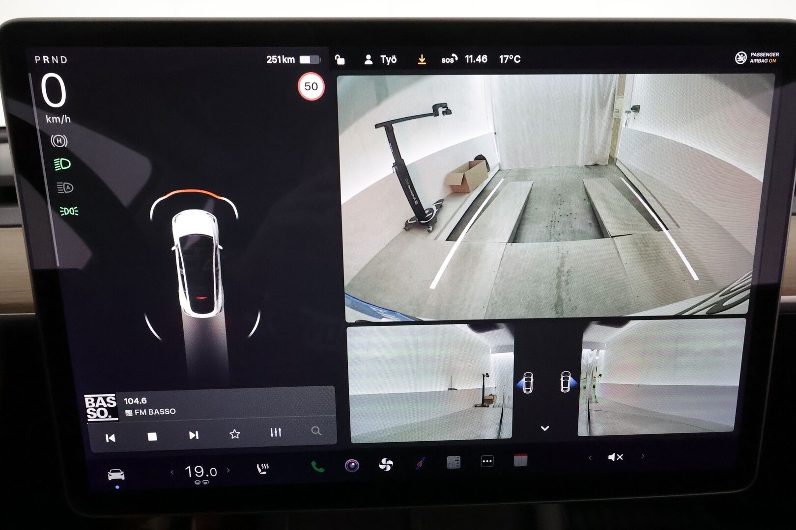 Tesla Model Y 2021 Long Range **Lämpöpumppu / Lasikatto / Matrix-LED / Adapt.Vakkari / P.Kamera / Muistipenkki / Koukku / Navi / Keyless** - 3,99 % KORKOTARJOUS TÄHÄN AUTOON 7.9. ASTI! - 1-om Suomi-auto / 2x Latauskaapelit / Kahdet Renkaat