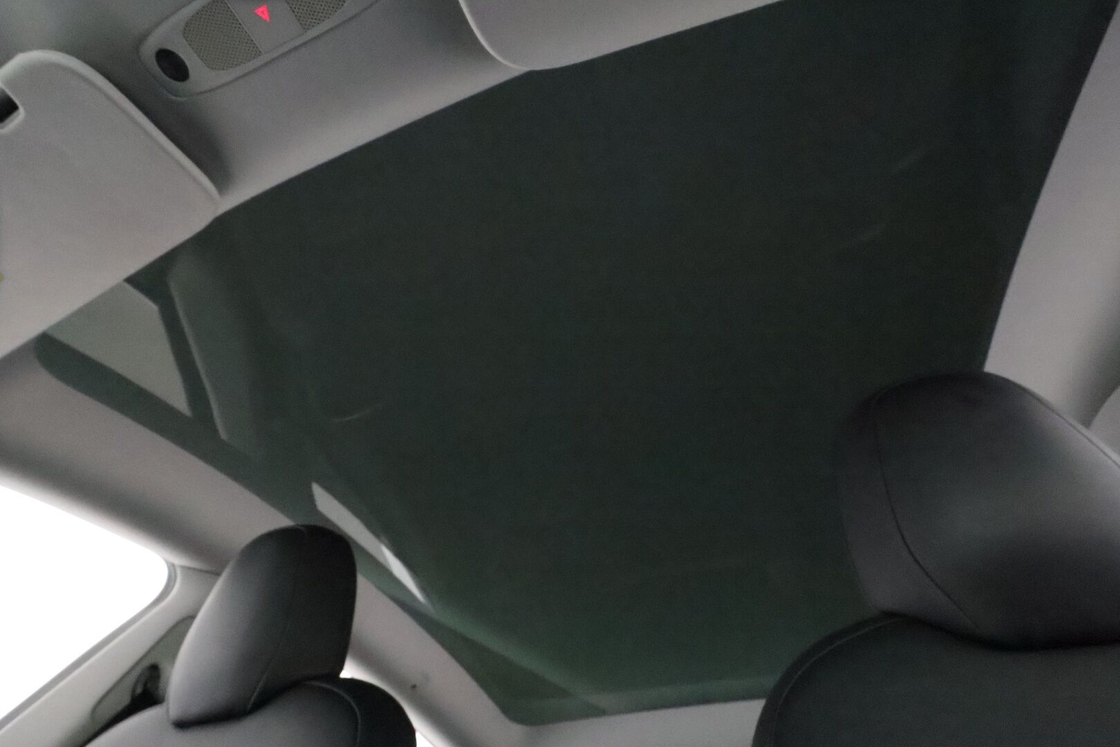 Tesla Model Y 2021 Long Range **Lämpöpumppu / Lasikatto / Matrix-LED / Adapt.Vakkari / P.Kamera / Muistipenkki / Koukku / Navi / Keyless** - 3,99 % KORKOTARJOUS TÄHÄN AUTOON 7.9. ASTI! - 1-om Suomi-auto / 2x Latauskaapelit / Kahdet Renkaat