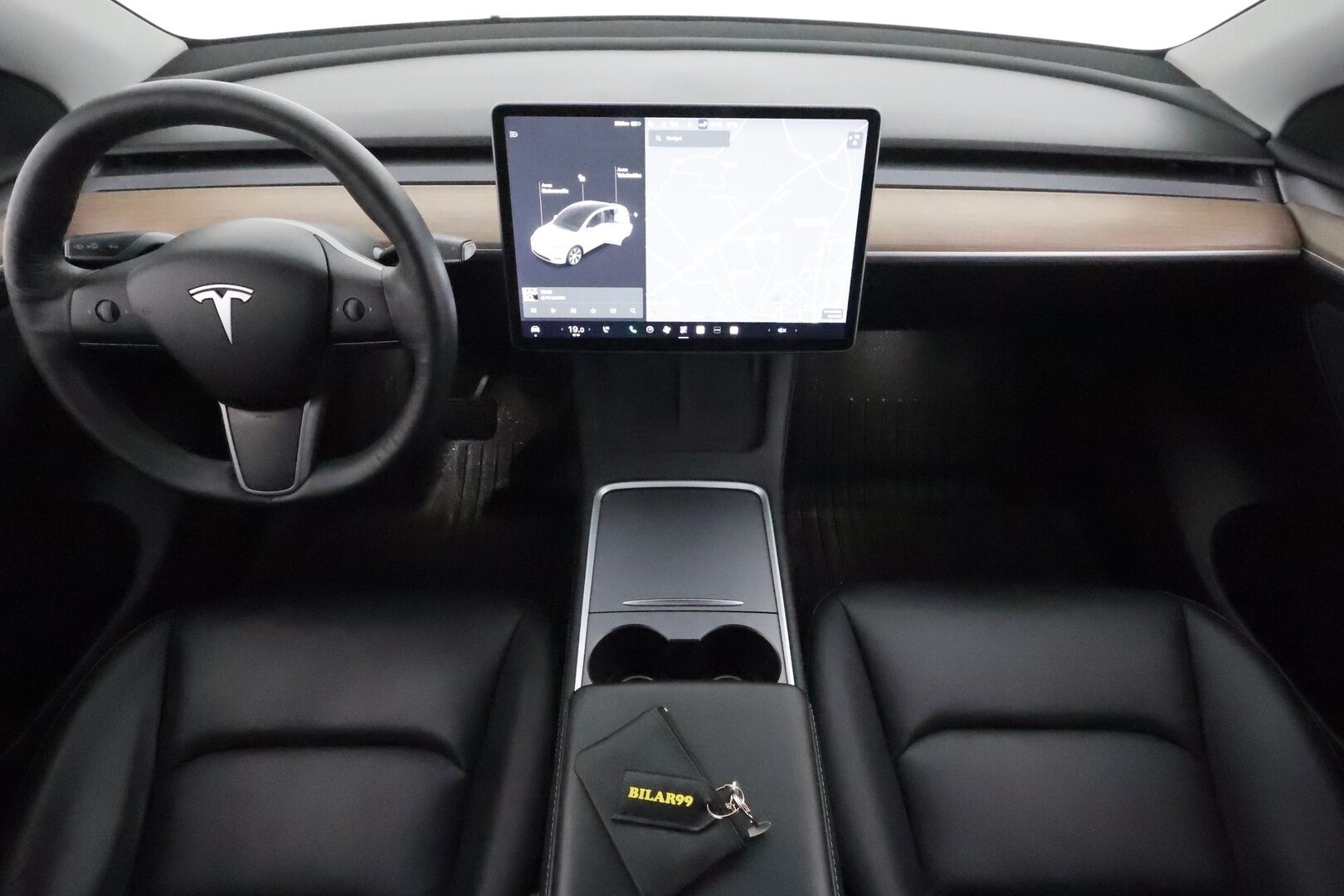 Tesla Model Y 2021 Long Range **Lämpöpumppu / Lasikatto / Matrix-LED / Adapt.Vakkari / P.Kamera / Muistipenkki / Koukku / Navi / Keyless** - 3,99 % KORKOTARJOUS TÄHÄN AUTOON 7.9. ASTI! - 1-om Suomi-auto / 2x Latauskaapelit / Kahdet Renkaat