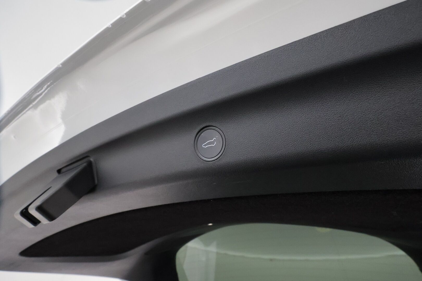 Tesla Model Y 2021 Long Range **Lämpöpumppu / Lasikatto / Matrix-LED / Adapt.Vakkari / P.Kamera / Muistipenkki / Koukku / Navi / Keyless** - 3,99 % KORKOTARJOUS TÄHÄN AUTOON 7.9. ASTI! - 1-om Suomi-auto / 2x Latauskaapelit / Kahdet Renkaat