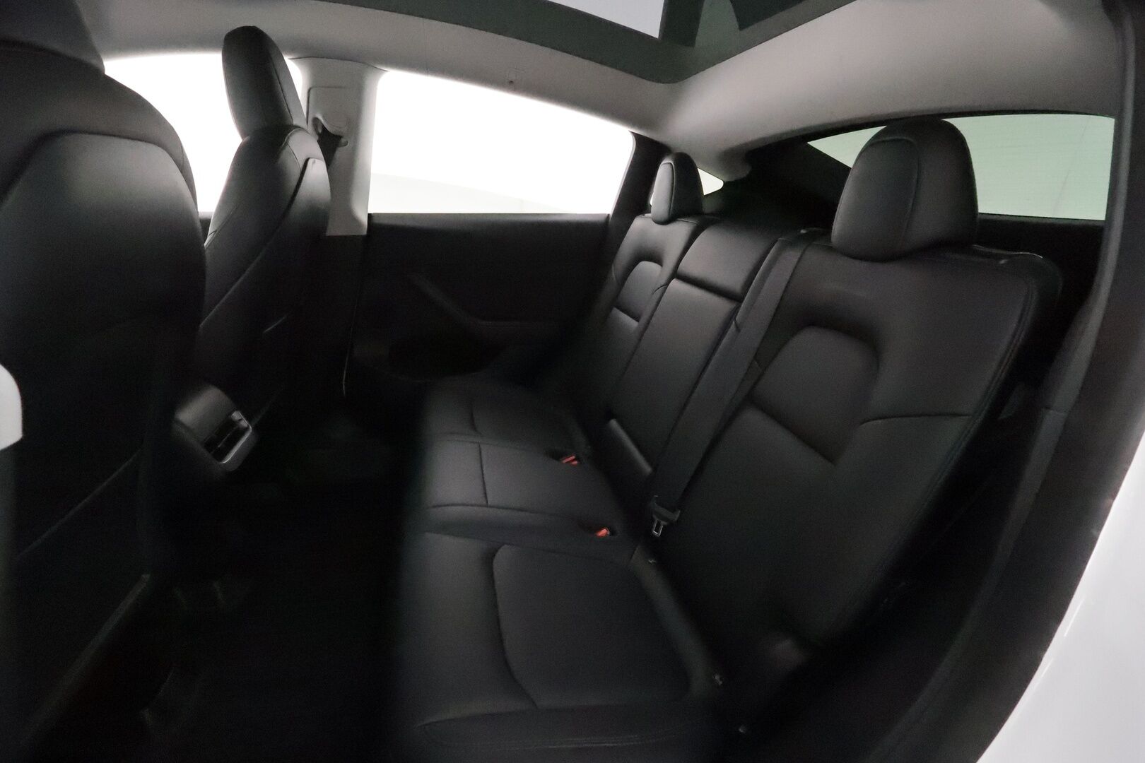 Tesla Model Y 2021 Long Range **Lämpöpumppu / Lasikatto / Matrix-LED / Adapt.Vakkari / P.Kamera / Muistipenkki / Koukku / Navi / Keyless** - 3,99 % KORKOTARJOUS TÄHÄN AUTOON 7.9. ASTI! - 1-om Suomi-auto / 2x Latauskaapelit / Kahdet Renkaat