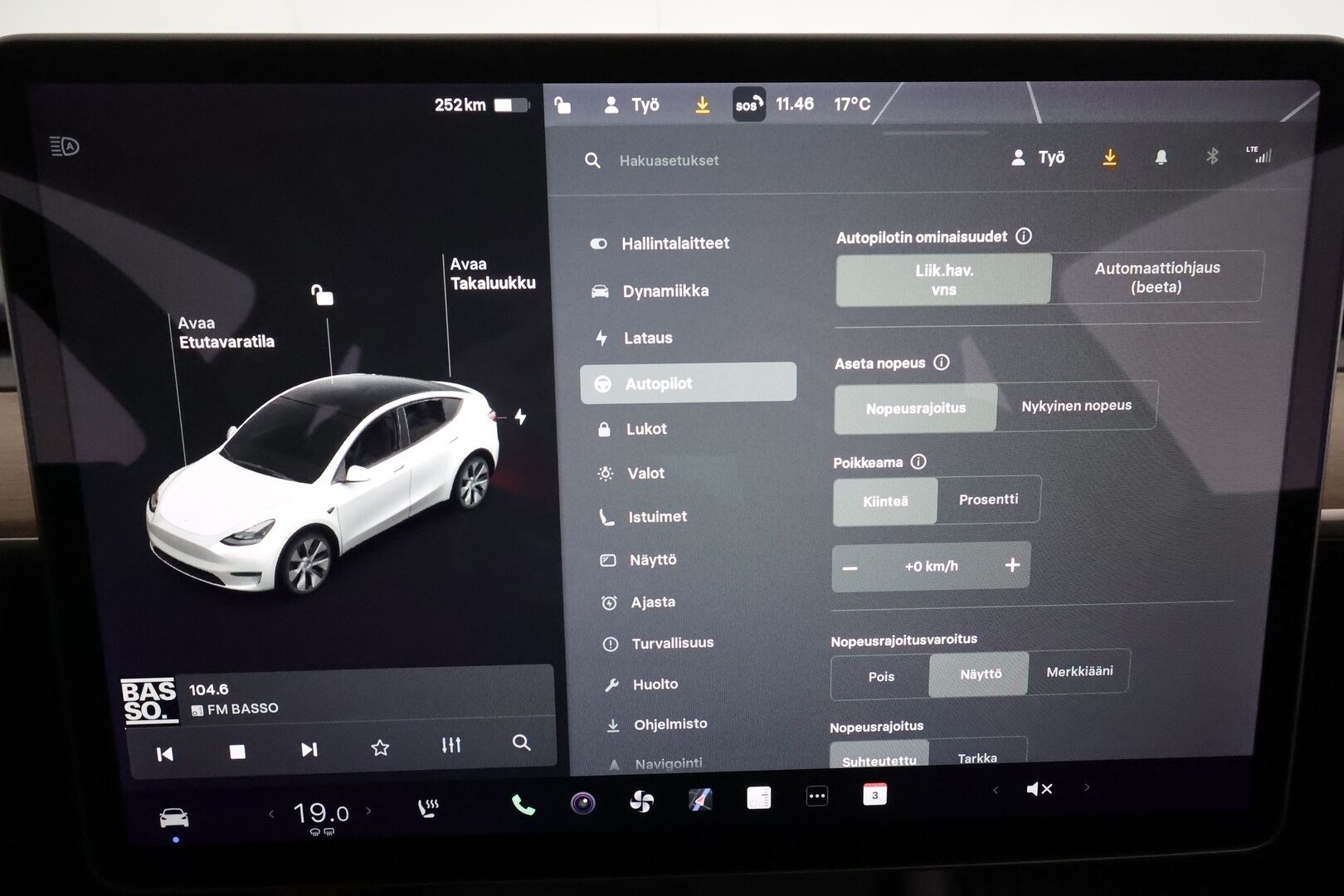 Tesla Model Y 2021 Long Range **Lämpöpumppu / Lasikatto / Matrix-LED / Adapt.Vakkari / P.Kamera / Muistipenkki / Koukku / Navi / Keyless** - 3,99 % KORKOTARJOUS TÄHÄN AUTOON 7.9. ASTI! - 1-om Suomi-auto / 2x Latauskaapelit / Kahdet Renkaat
