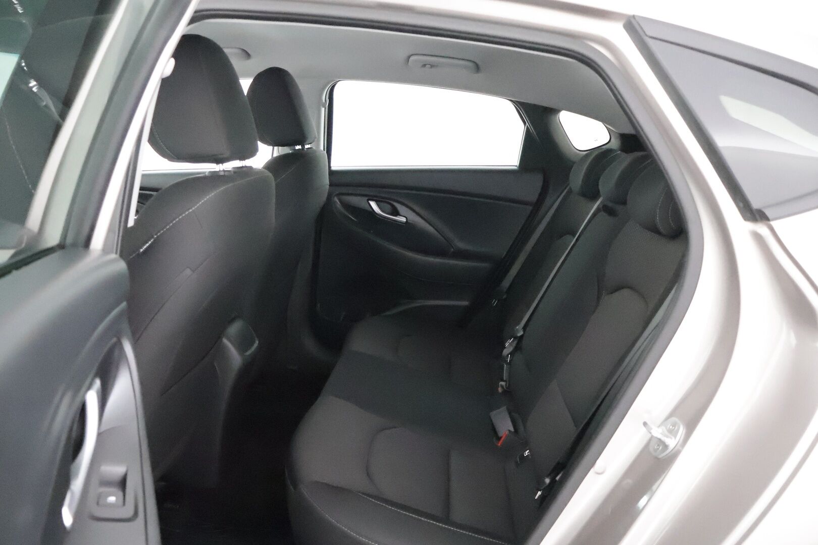Hyundai i30 Fastback 2021 1,4 T-GDI 140 hv 7DCT-aut Comfort - 1Om Suomiauto / Merkkihuollot / Peruutuskamera / LED / Ratinlämmitys / Apple&Android / KeylessGo / Huippusiisti!