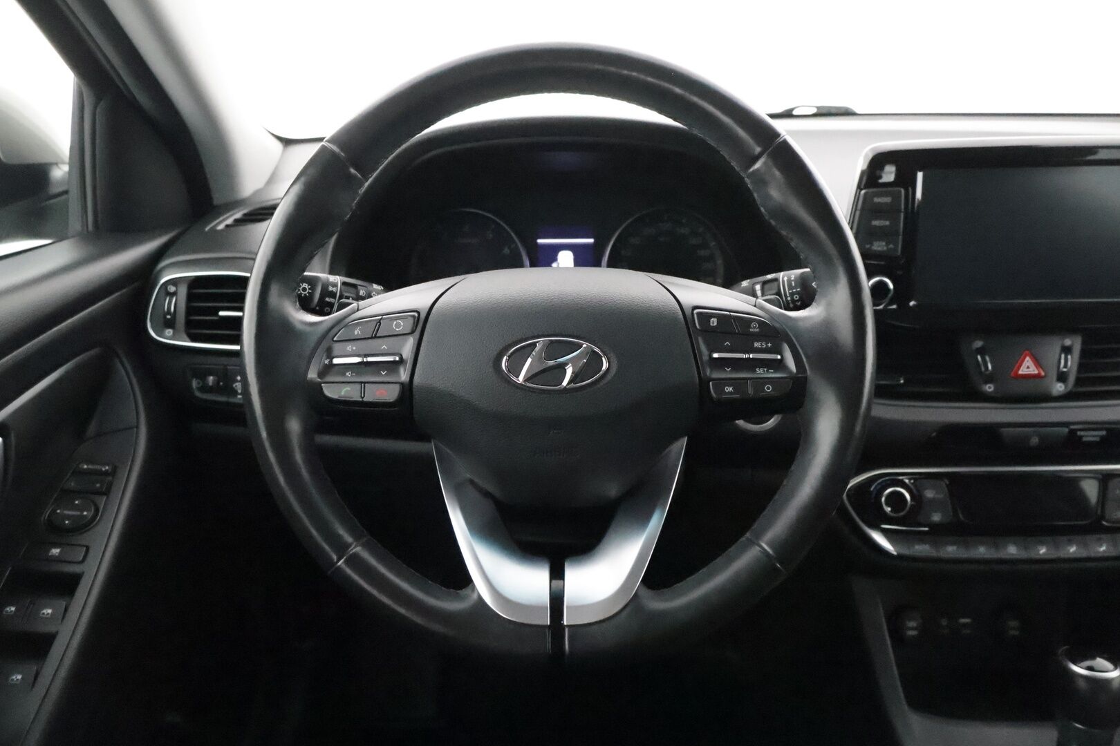 Hyundai i30 Fastback 2021 1,4 T-GDI 140 hv 7DCT-aut Comfort - 1Om Suomiauto / Merkkihuollot / Peruutuskamera / LED / Ratinlämmitys / Apple&Android / KeylessGo / Huippusiisti!