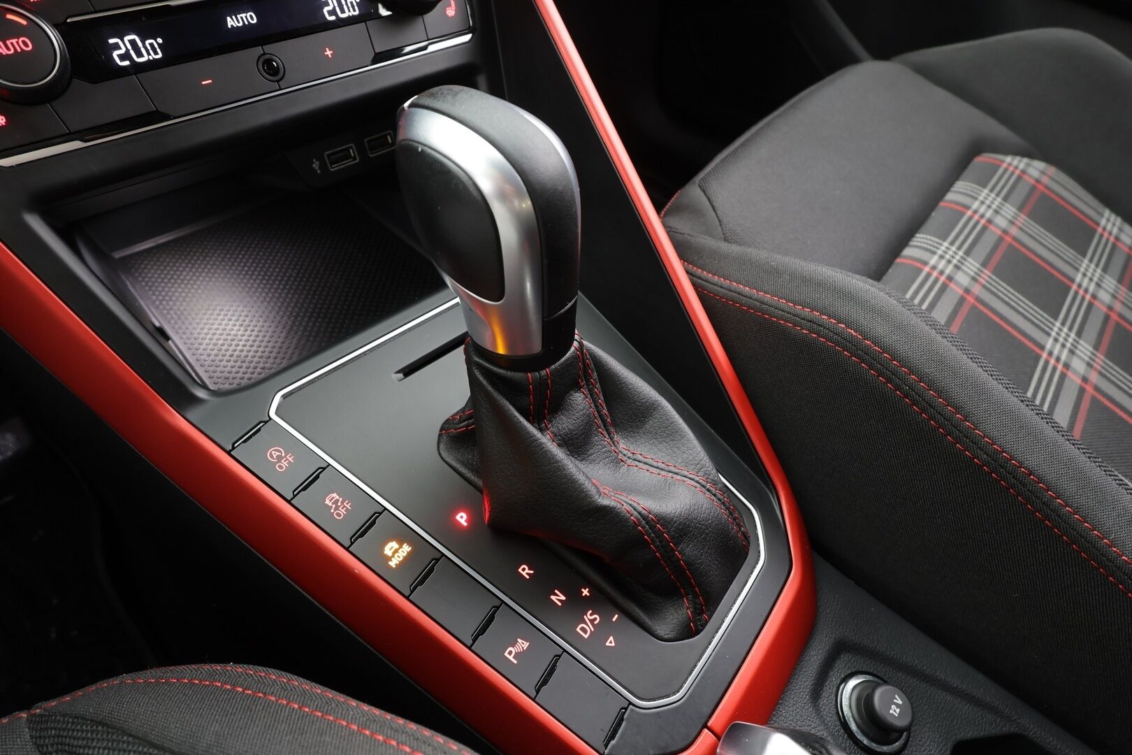 Volkswagen Polo 2020 GTI 2,0 TSI 147 kW DSG * ACC / P.tutkat / Beats / Digimittaristo / LED / Sporttipenkit / Lohkolämmitin * - 1.Om Suomi-auto / Kahdet renkaat aluvanteilla - Osta nyt, maksa vasta ensi vuonna