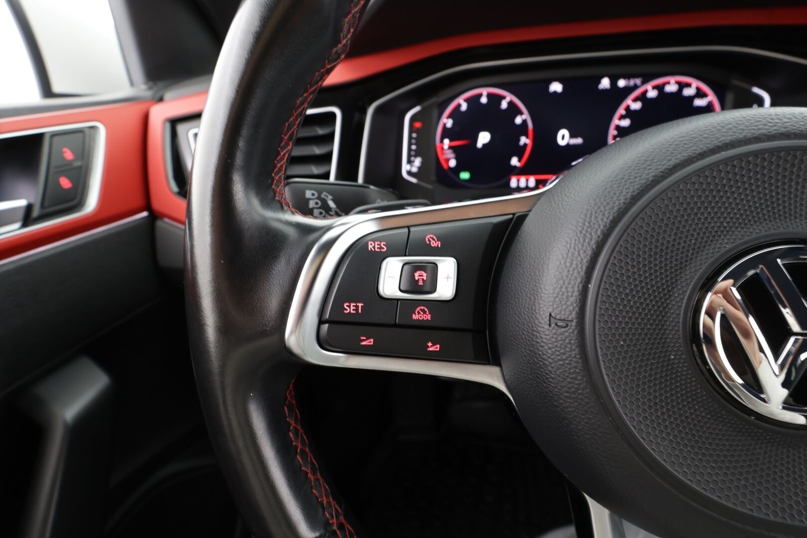 Volkswagen Polo 2020 GTI 2,0 TSI 147 kW DSG * ACC / P.tutkat / Beats / Digimittaristo / LED / Sporttipenkit / Lohkolämmitin * - 1.Om Suomi-auto / Kahdet renkaat aluvanteilla