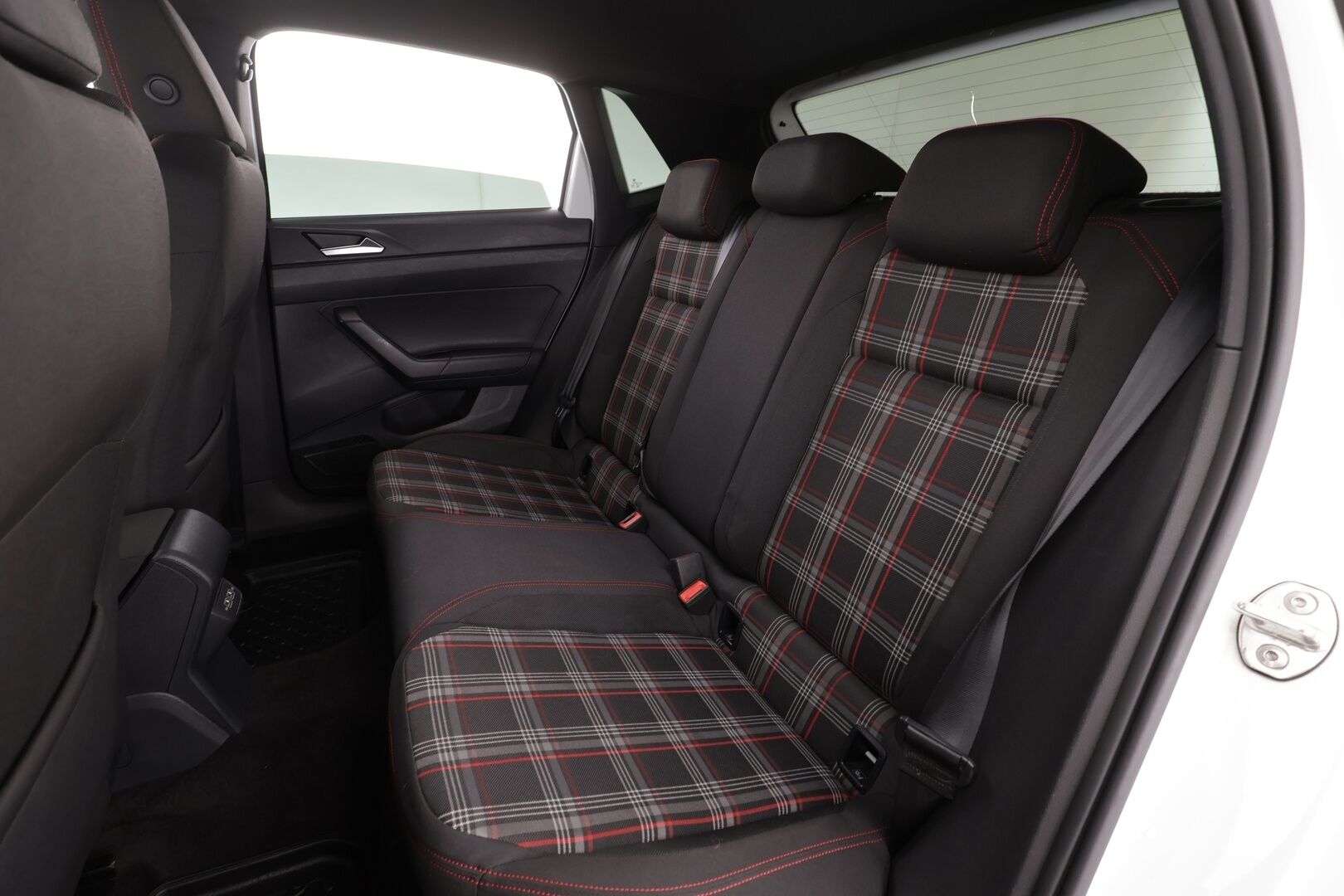 Volkswagen Polo 2020 GTI 2,0 TSI 147 kW DSG * ACC / P.tutkat / Beats / Digimittaristo / LED / Sporttipenkit / Lohkolämmitin * - 1.Om Suomi-auto / Kahdet renkaat aluvanteilla