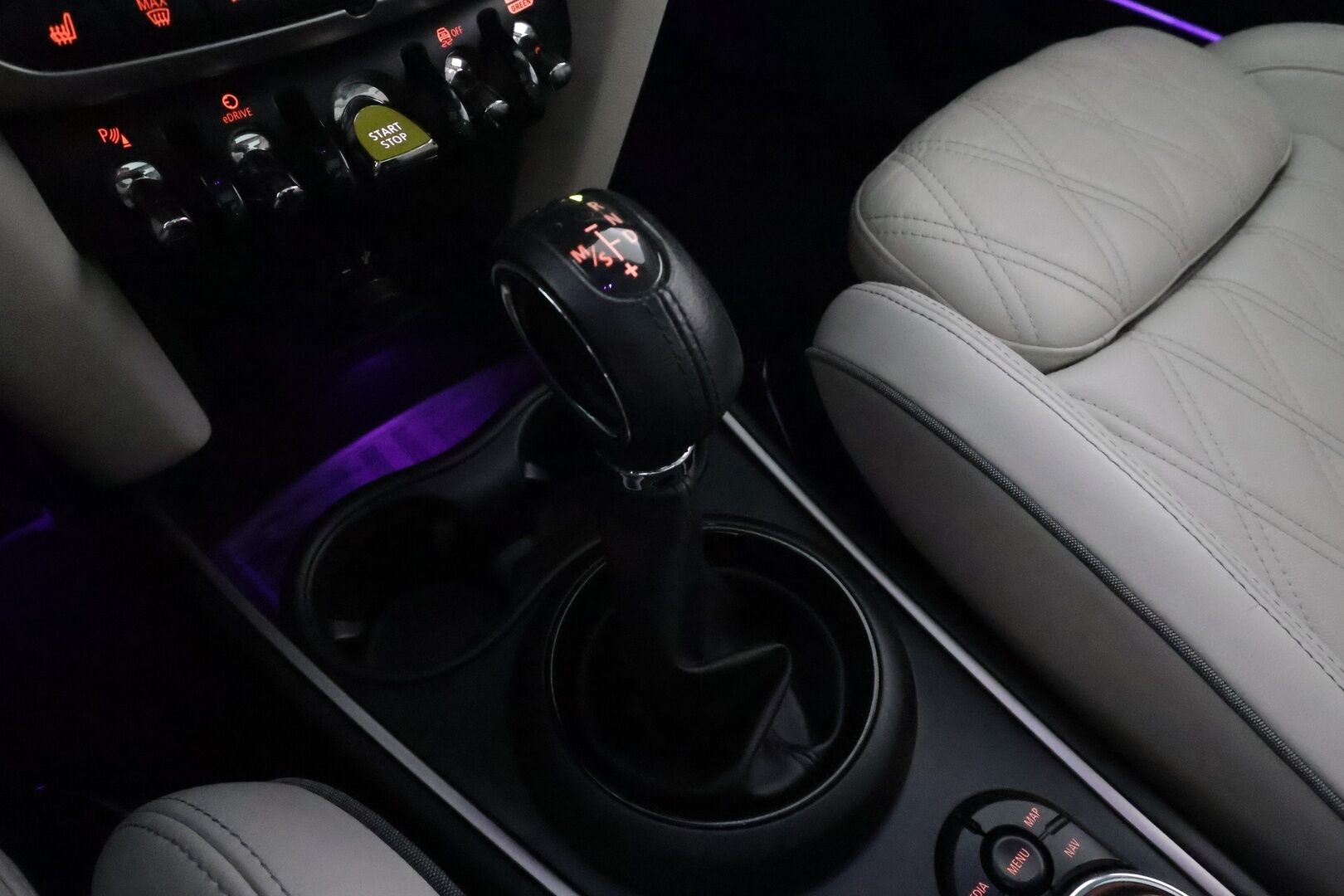 MINI Countryman 2020 Cooper SE ALL4 Maximise - Harman&Kardon / Panorama / HUD / Adapt.Vakkari / Peruutuskamera / Adapt.LED / Vaalea Nahkasisusta / Supervarusteet!