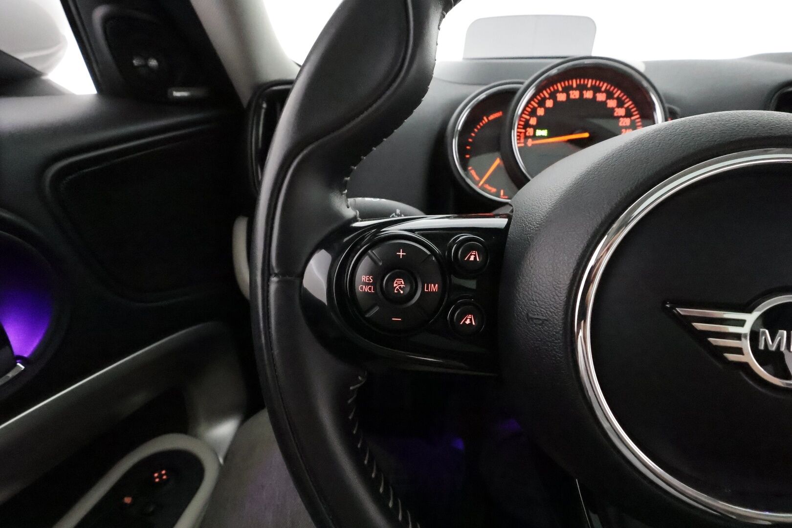 MINI Countryman 2020 Cooper SE ALL4 Maximise - Harman&Kardon / Panorama / HUD / Adapt.Vakkari / Peruutuskamera / Adapt.LED / Vaalea Nahkasisusta / Supervarusteet!