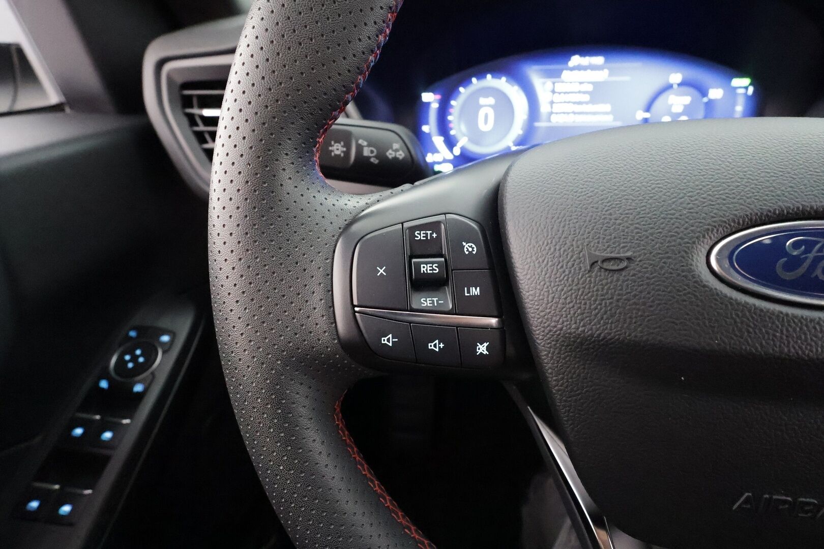 Ford Kuga 2022 2,5 Hybrid (HEV) 190hv CVT AWD ST-Line X * B&O / Puolinahkasisusta / LED / P.Kamera / Navi / Kaistavahti / Keyless * - Koukku / 1-om Suomi-auto / Kahdet renkaat aluvanteilla - HULLUT AVAJAISHULINAT KORKOTARJOUS 3,29 %