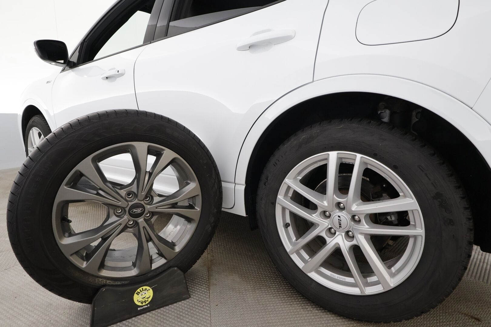 Ford Kuga 2022 2,5 Hybrid (HEV) 190hv CVT AWD ST-Line X * B&O / Puolinahkasisusta / LED / P.Kamera / Navi / Kaistavahti / Keyless * - Koukku / 1-om Suomi-auto / Kahdet renkaat aluvanteilla - HULLUT AVAJAISHULINAT KORKOTARJOUS 3,29 %