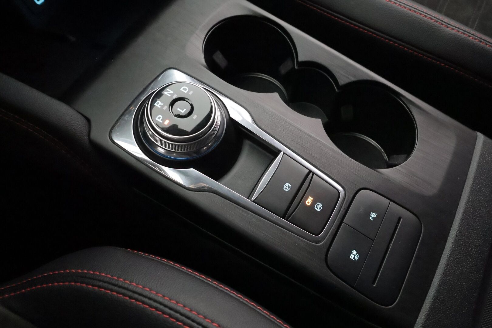 Ford Kuga 2022 2,5 Hybrid (HEV) 190hv CVT AWD ST-Line X * B&O / LED / P.Kamera / Navi / Kaistavahti / Keyless * - Koukku / 1-om Suomi-auto / Kahdet renkaat aluvanteilla