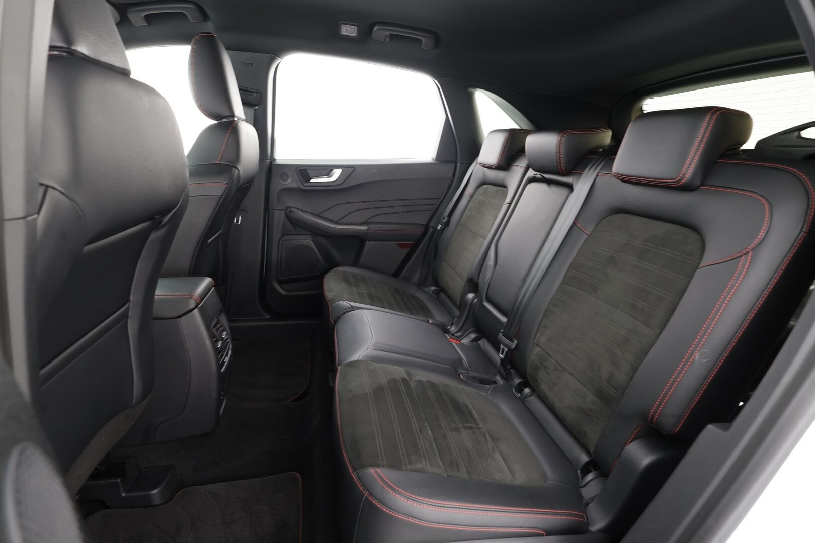 Ford Kuga 2022 2,5 Hybrid (HEV) 190hv CVT AWD ST-Line X * B&O / Puolinahkasisusta / LED / P.Kamera / Navi / Kaistavahti / Keyless * - Koukku / 1-om Suomi-auto / Kahdet renkaat aluvanteilla - HULLUT AVAJAISHULINAT KORKOTARJOUS 3,29 %