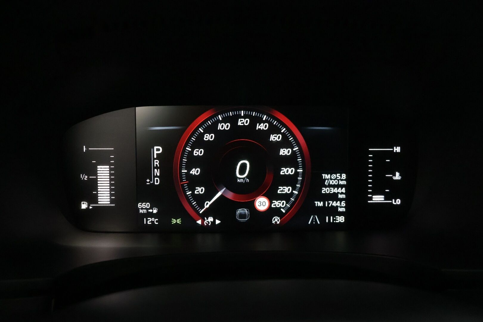 Volvo V90 2017 D3 Momentum aut * Adapt. Cruise / LED / S.Koukku / Webasto / Tutkat * - *Jakohinha vaihdettu 12/25 / 2x Uudet renkaat Volvon alu vanteilla / Juuri katsastettu / Uusi Tuulilasi / Ei ole AdBlue järjestelmää * - HULLUT JOULUT KORKOTARJOUS 2,49% 