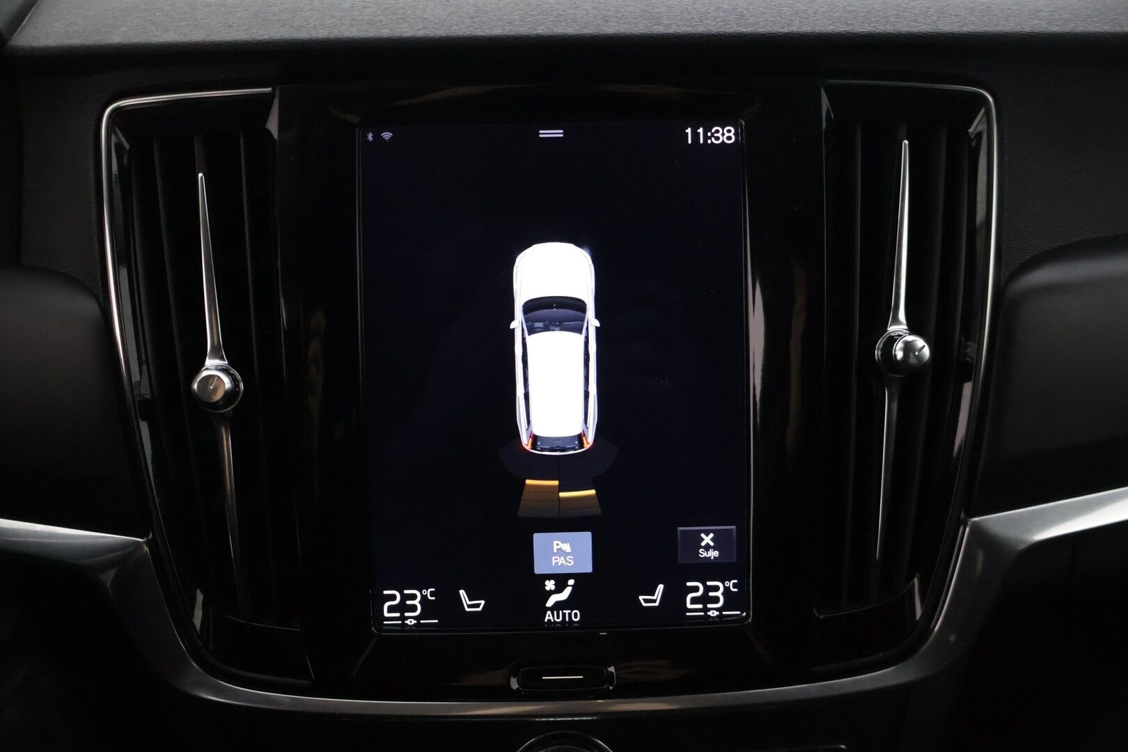 Volvo V90 2017 D3 Momentum aut * Adapt. Cruise / LED / S.Koukku / Webasto / Tutkat * - *Jakohinha vaihdettu 12/25 / 2x Uudet renkaat Volvon alu vanteilla / Juuri katsastettu / Uusi Tuulilasi / Ei ole AdBlue järjestelmää * - HULLUT JOULUT KORKOTARJOUS 2,49% 