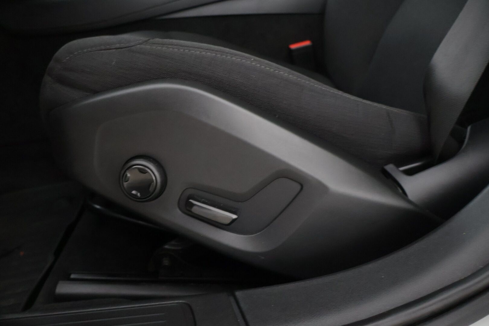 Volvo V90 2017 D3 Momentum aut * Adapt. Cruise / LED / S.Koukku / Webasto / Tutkat * - *Jakohinha vaihdettu 12/25 / 2x Uudet renkaat Volvon alu vanteilla / Juuri katsastettu / Uusi Tuulilasi / Ei ole AdBlue järjestelmää * - HULLUT JOULUT KORKOTARJOUS 2,49% 