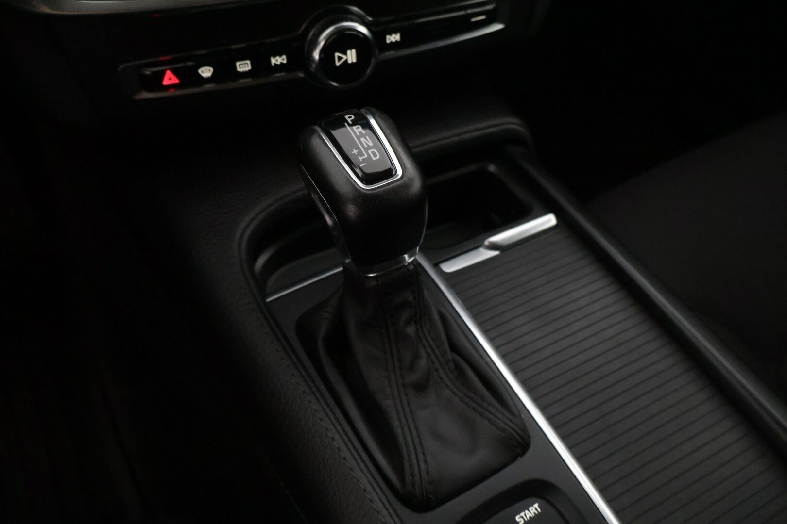 Volvo V90 2017 D3 Momentum aut * Adapt. Cruise / LED / S.Koukku / Webasto / Tutkat * - *Jakohinha vaihdettu 12/25 / 2x Uudet renkaat Volvon alu vanteilla / Juuri katsastettu / Uusi Tuulilasi / Ei ole AdBlue järjestelmää * - HULLUT JOULUT KORKOTARJOUS 2,49% 