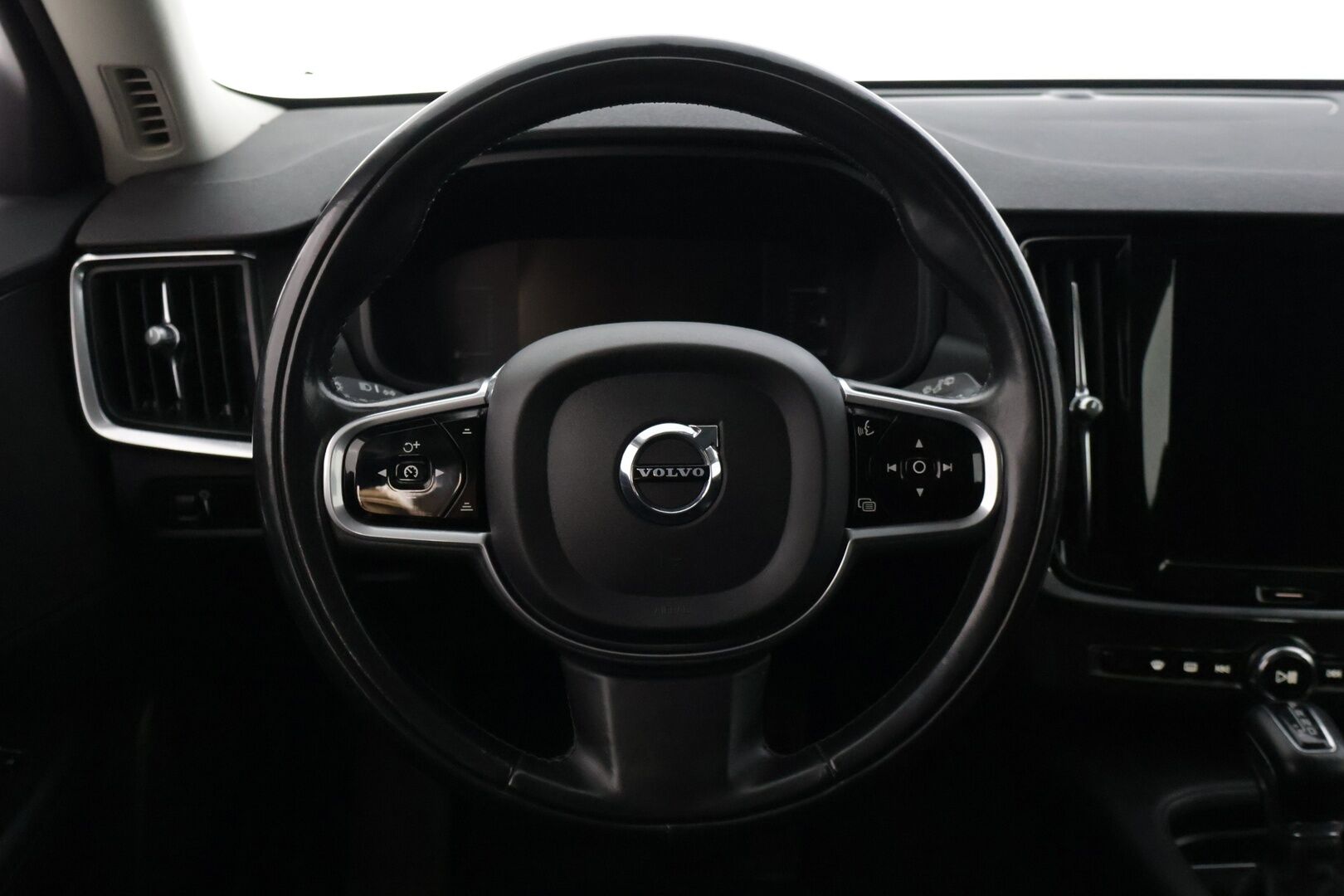 Volvo V90 2017 D3 Momentum aut * Adapt. Cruise / LED / S.Koukku / Webasto / Tutkat * - *Jakohinha vaihdettu 12/25 / 2x Uudet renkaat Volvon alu vanteilla / Juuri katsastettu / Uusi Tuulilasi / Ei ole AdBlue järjestelmää * - HULLUT JOULUT KORKOTARJOUS 2,49% 