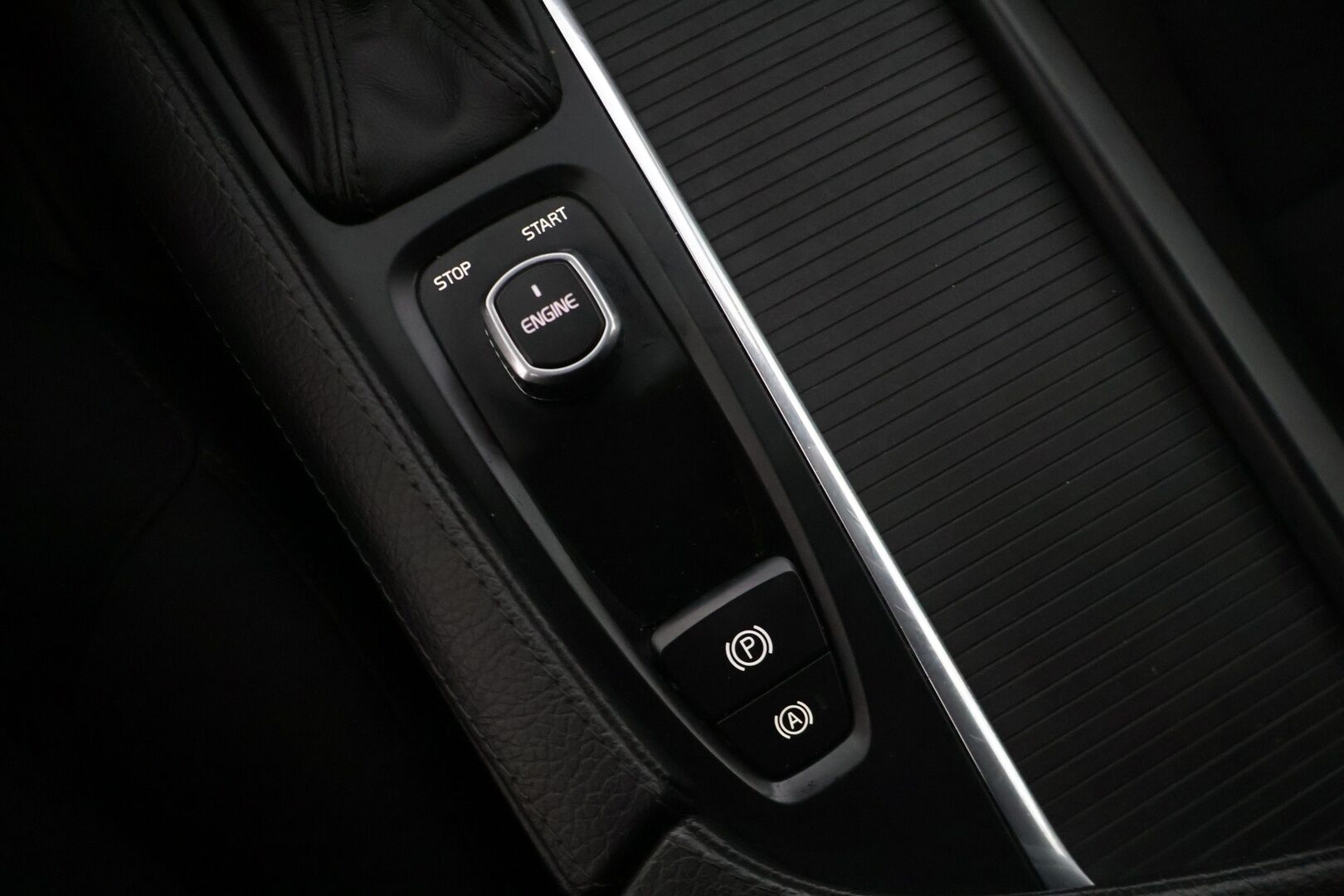 Volvo V90 2017 D3 Momentum aut * Adapt. Cruise / LED / S.Koukku / Webasto / Tutkat * - *Jakohinha vaihdettu 12/25 / 2x Uudet renkaat Volvon alu vanteilla / Juuri katsastettu / Uusi Tuulilasi / Ei ole AdBlue järjestelmää * - HULLUT JOULUT KORKOTARJOUS 2,49% 