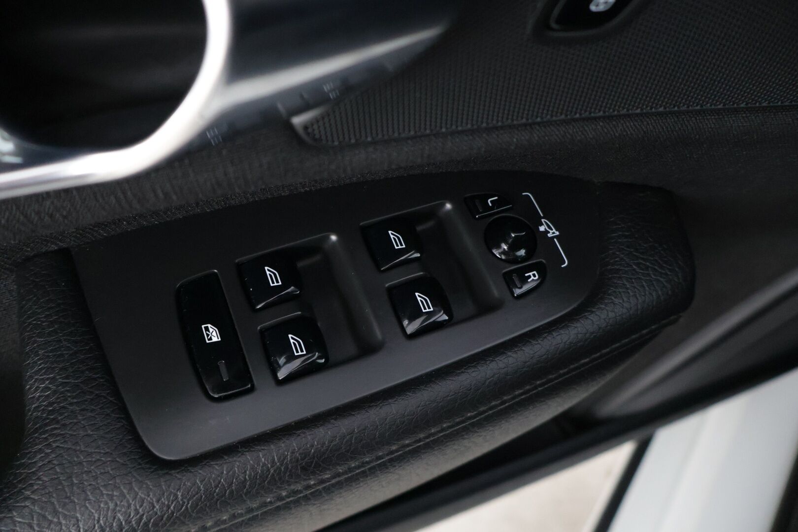 Volvo V90 2017 D3 Momentum aut * Adapt. Cruise / LED / S.Koukku / Webasto / Tutkat * - *Jakohinha vaihdettu 12/25 / 2x Uudet renkaat Volvon alu vanteilla / Juuri katsastettu / Uusi Tuulilasi / Ei ole AdBlue järjestelmää * - HULLUT JOULUT KORKOTARJOUS 2,49% 