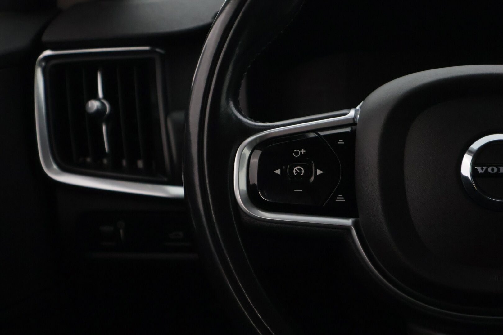 Volvo V90 2017 D3 Momentum aut * Adapt. Cruise / LED / S.Koukku / Webasto / Tutkat * - *Jakohinha vaihdettu 12/25 / 2x Uudet renkaat Volvon alu vanteilla / Juuri katsastettu / Uusi Tuulilasi / Ei ole AdBlue järjestelmää * - HULLUT JOULUT KORKOTARJOUS 2,49% 