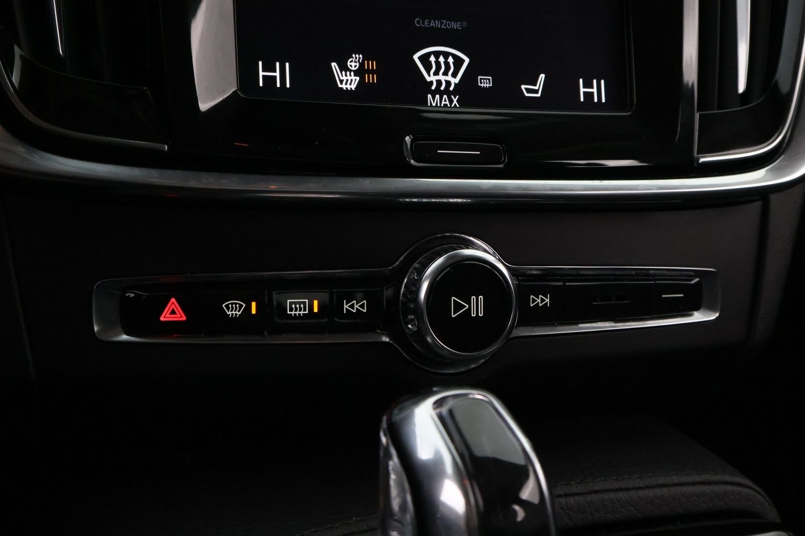 Volvo V90 2018 T8 AWD Momentum aut * Webasto / Vetokoukku / Adapt.Vakkari / Peruutuskamera / Puolinahkasisusta / Full LED - 2x Renkaat alkuperäisvantein / Juuri tullut Tampereelle! - HULLU BLACKWEEK KORKOTARJOUS 2,49%