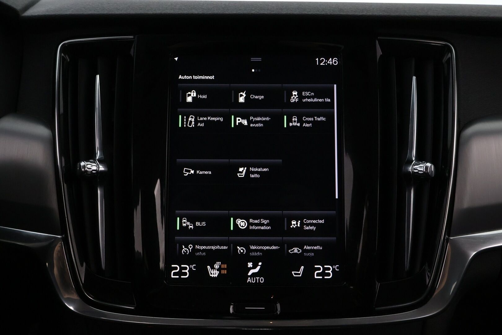 Volvo V90 2018 T8 AWD Momentum aut * Webasto / Vetokoukku / Adapt.Vakkari / Peruutuskamera / Puolinahkasisusta / Full LED - 2x Renkaat alkuperäisvantein / Juuri tullut Tampereelle! - HULLU BLACKWEEK KORKOTARJOUS 2,49%