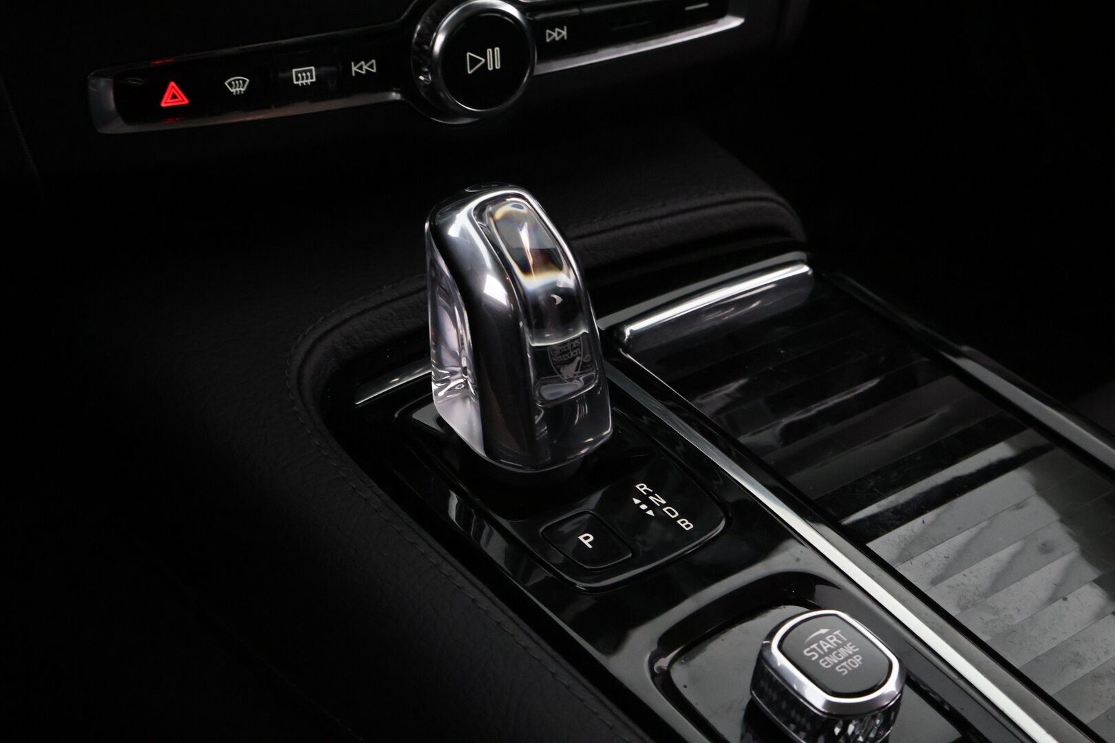 Volvo V90 2018 T8 AWD Momentum aut * Webasto / Vetokoukku / Adapt.Vakkari / Peruutuskamera / Puolinahkasisusta / Full LED - 2x Renkaat alkuperäisvantein / Juuri tullut Tampereelle! - HULLU BLACKWEEK KORKOTARJOUS 2,49%