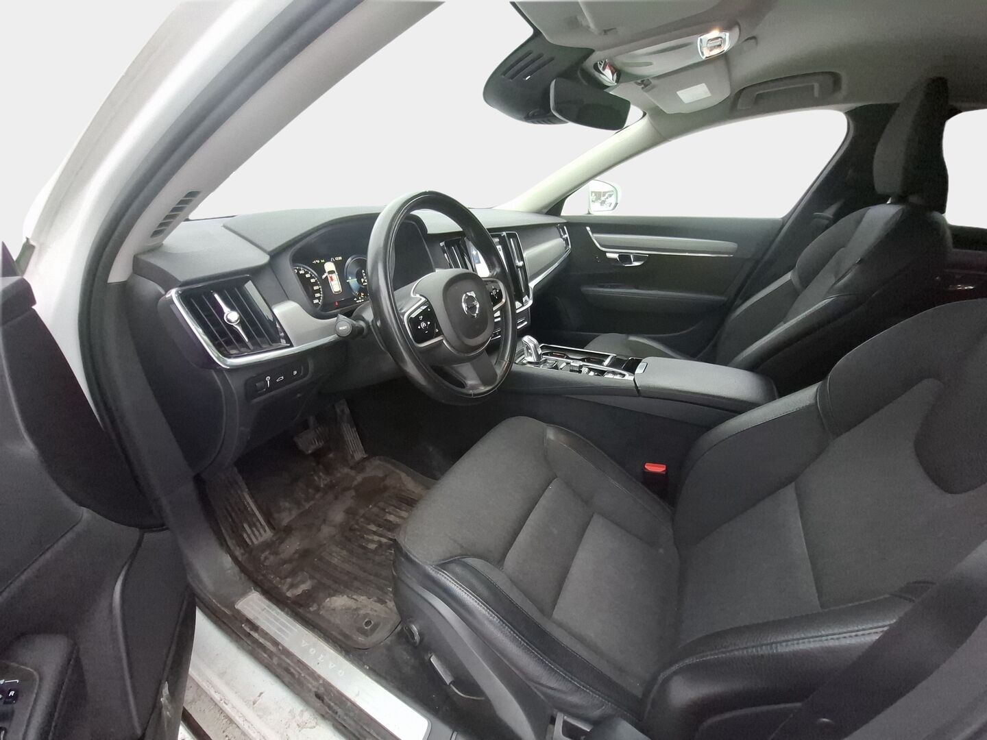 Volvo V90 2018 T8 AWD Momentum aut * Webasto / Vetokoukku / Adapt.Vakkari / Peruutuskamera / Puolinahkasisusta / Full LED - 2x Renkaat alkuperäisvantein / Juuri tullut Tampereelle! - HULLU BLACKWEEK KORKOTARJOUS 2,49%