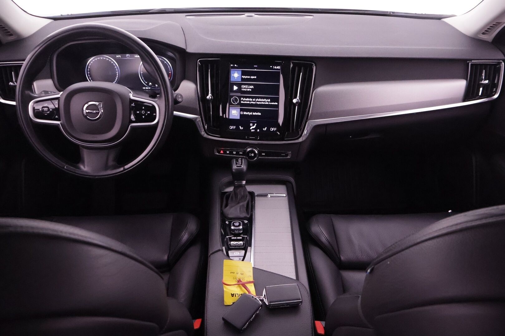 Volvo V90 2018 D4 AWD Inscription aut / Webasto / Pilot Assist / Panorama / Koukku / Sportpenkki Muistilla / Apple&Android / KeylessGo - Supervarusteet / Jakohihna vaihdettu 86tkm kohdalla / Nahkasisusta / Tutkat /