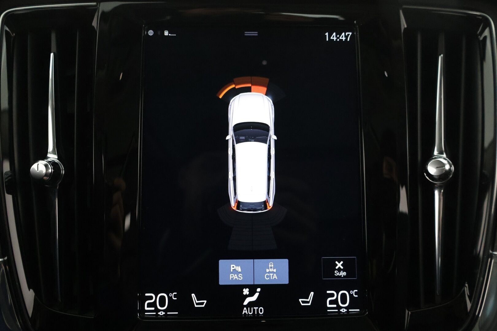 Volvo V90 2018 D4 AWD Inscription aut / Webasto / Pilot Assist / Panorama / Koukku / Sportpenkki Muistilla / Apple&Android / KeylessGo - Supervarusteet / Jakohihna vaihdettu 86tkm kohdalla / Nahkasisusta / Tutkat /